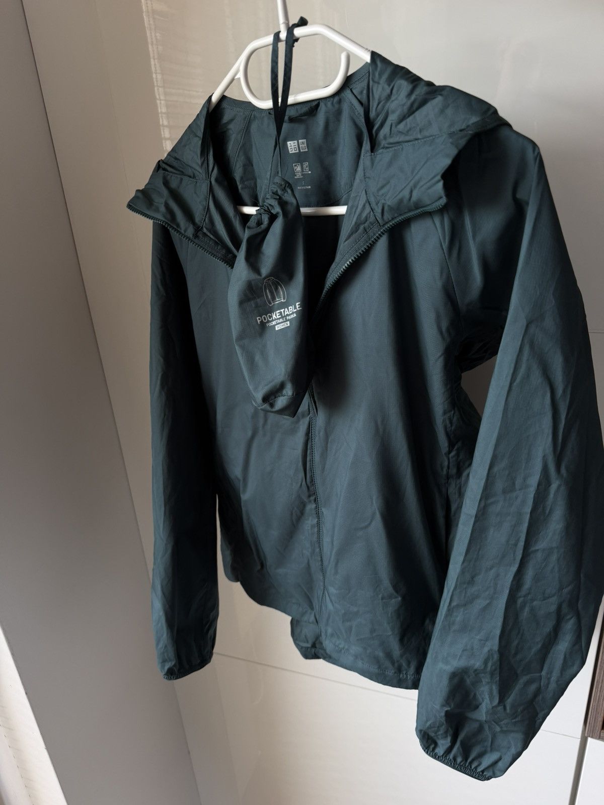 Uniqlo Uniqlo Hybrid Packable Outwear Monochrome Urban Style Jacket Size S / US 4 / IT 40 - 1 Thumbnail