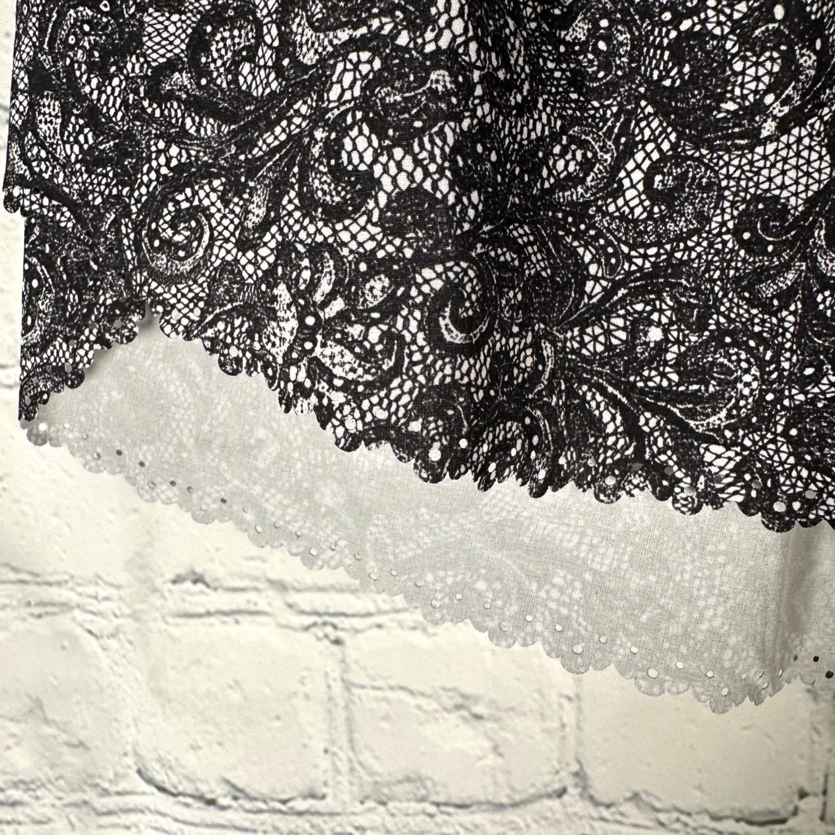 Lululemon Lululemon Hit it Short Mini Cinder Lace Paisley Scalloped Shorts Womens 8 Tall Size 30" / US 8 / IT 44 - 3 Thumbnail