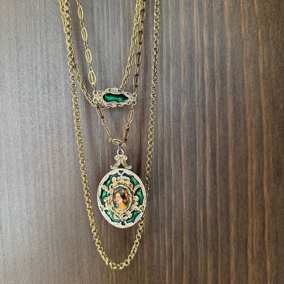 Other Vintage Layered Gold Tone Green Enamel Cameo Female Portrait Size ONE SIZE - 4 Thumbnail