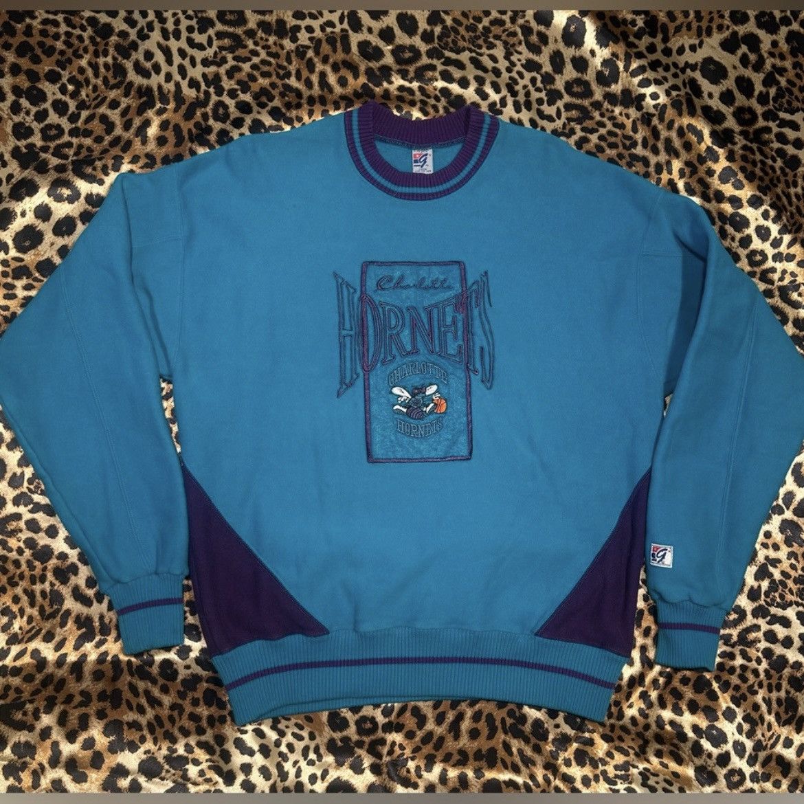 The Game × Vintage Vintage 90s Charlotte Hornets The Game Crewneck Sweatshirt Size US L / EU 52-54 / 3 - 1 Thumbnail