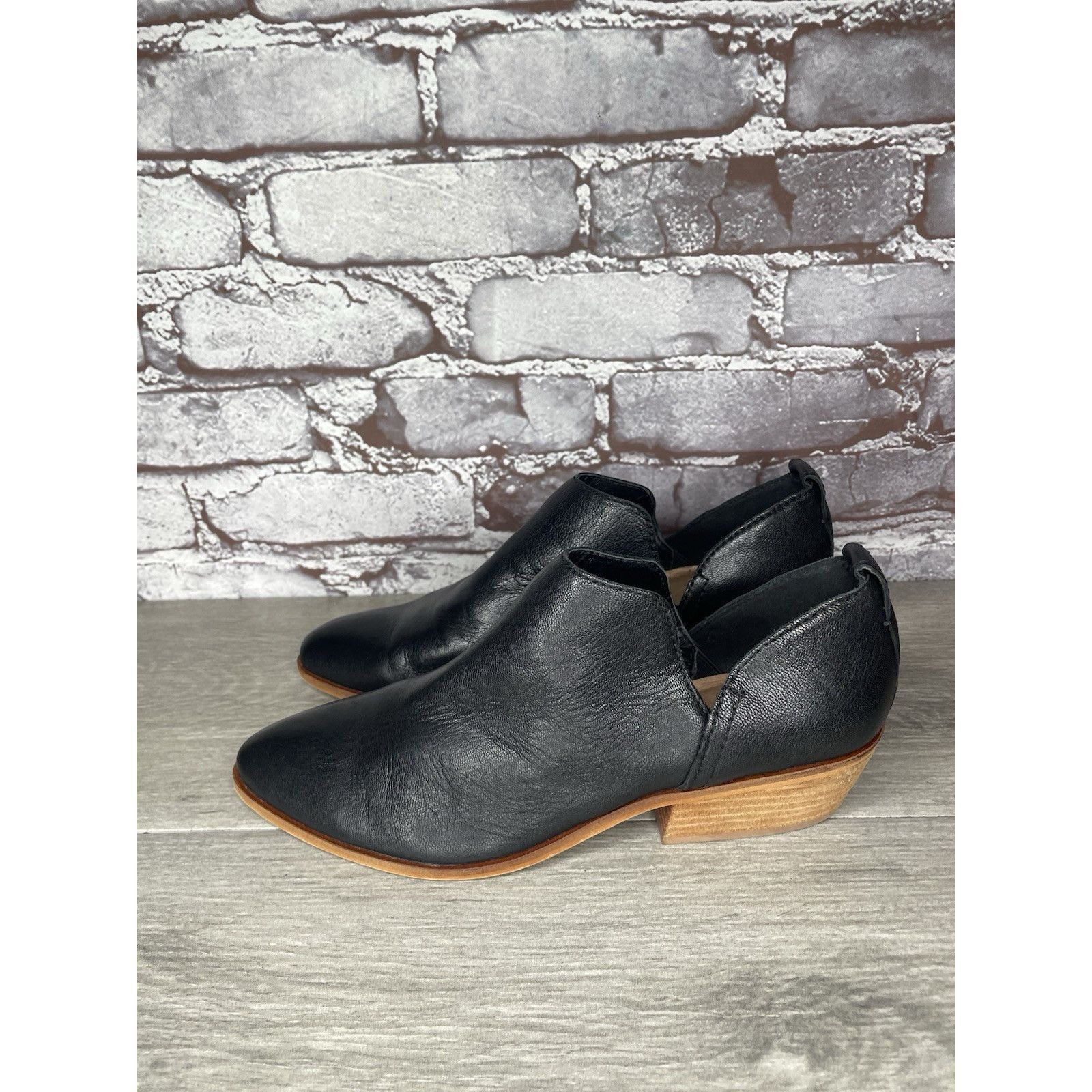 Frye Frye and Co. Rubie Black Leather Slip On V Cut Out Sides Hee Size US 7.5 / IT 37.5 - 13 Thumbnail