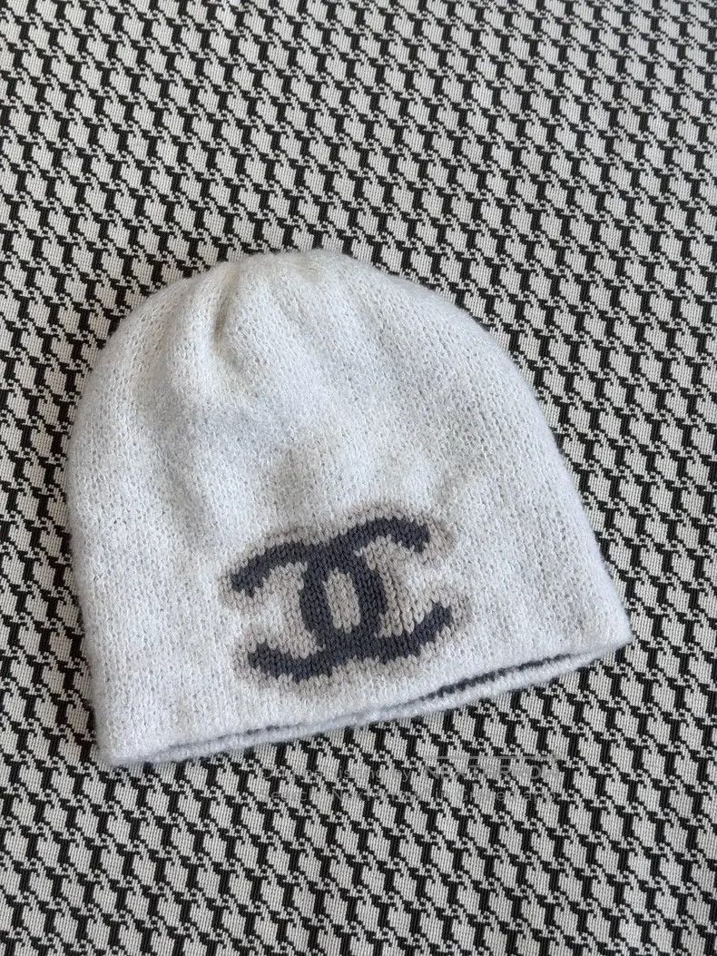 Chanel Chanel 22B white and gray double-sided cashmere cold hat Size ONE SIZE - 1 Thumbnail