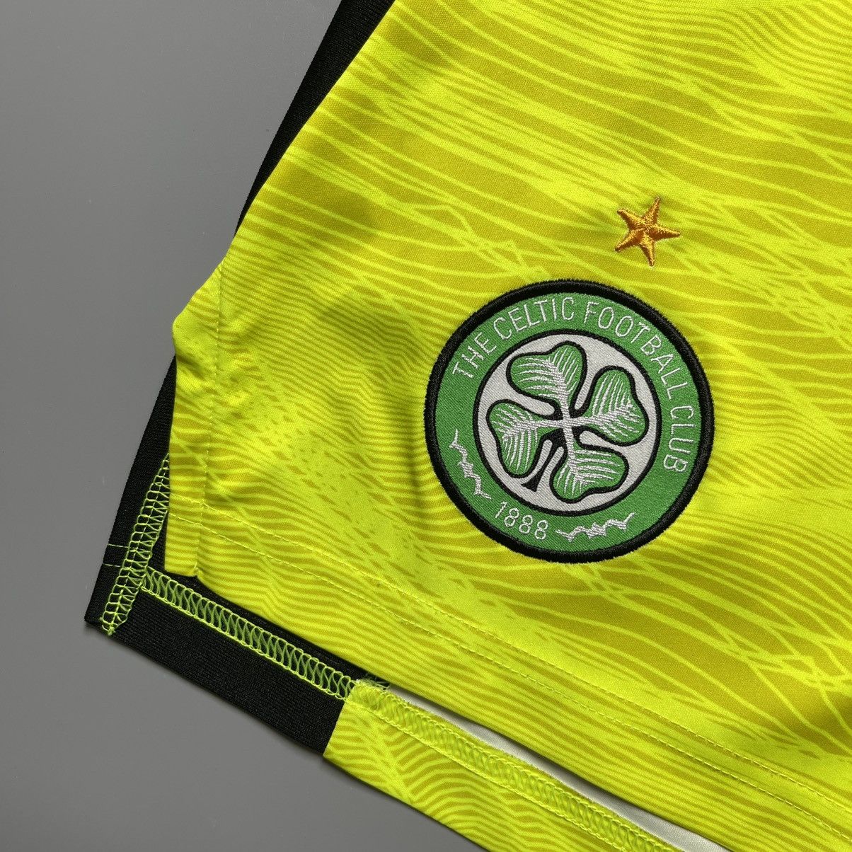 Adidas CELTIC ADIDAS 2021/2022 FOOTBALL GOALKEEPER SHORTS #15 HART Size US 34 / EU 50 - 2 Thumbnail