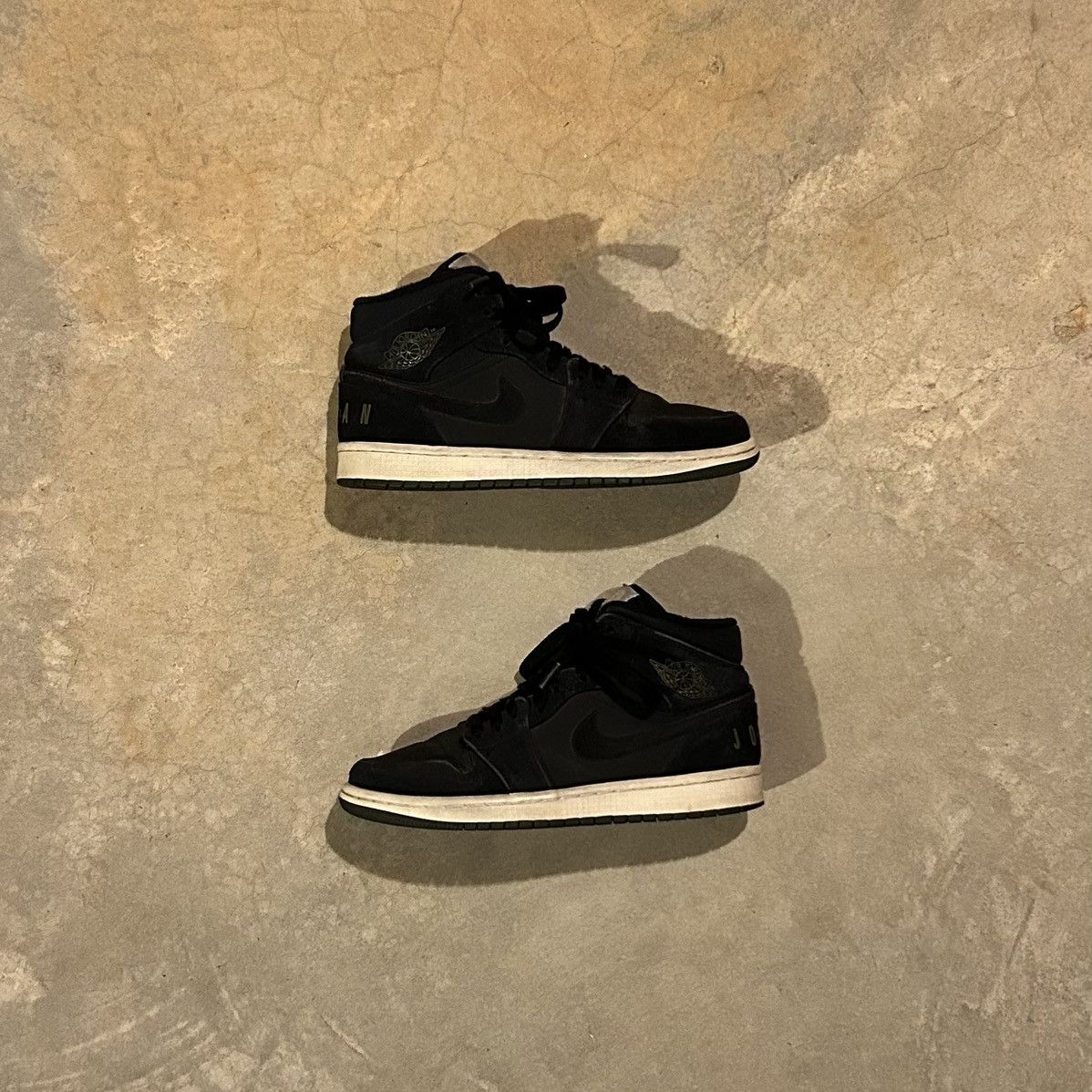 Jordan Brand × Nike Jordan 1 Mid Black Olive Canvas 2018 US 7.5 Size US 7.5 / EU 40-41 - 1 Thumbnail