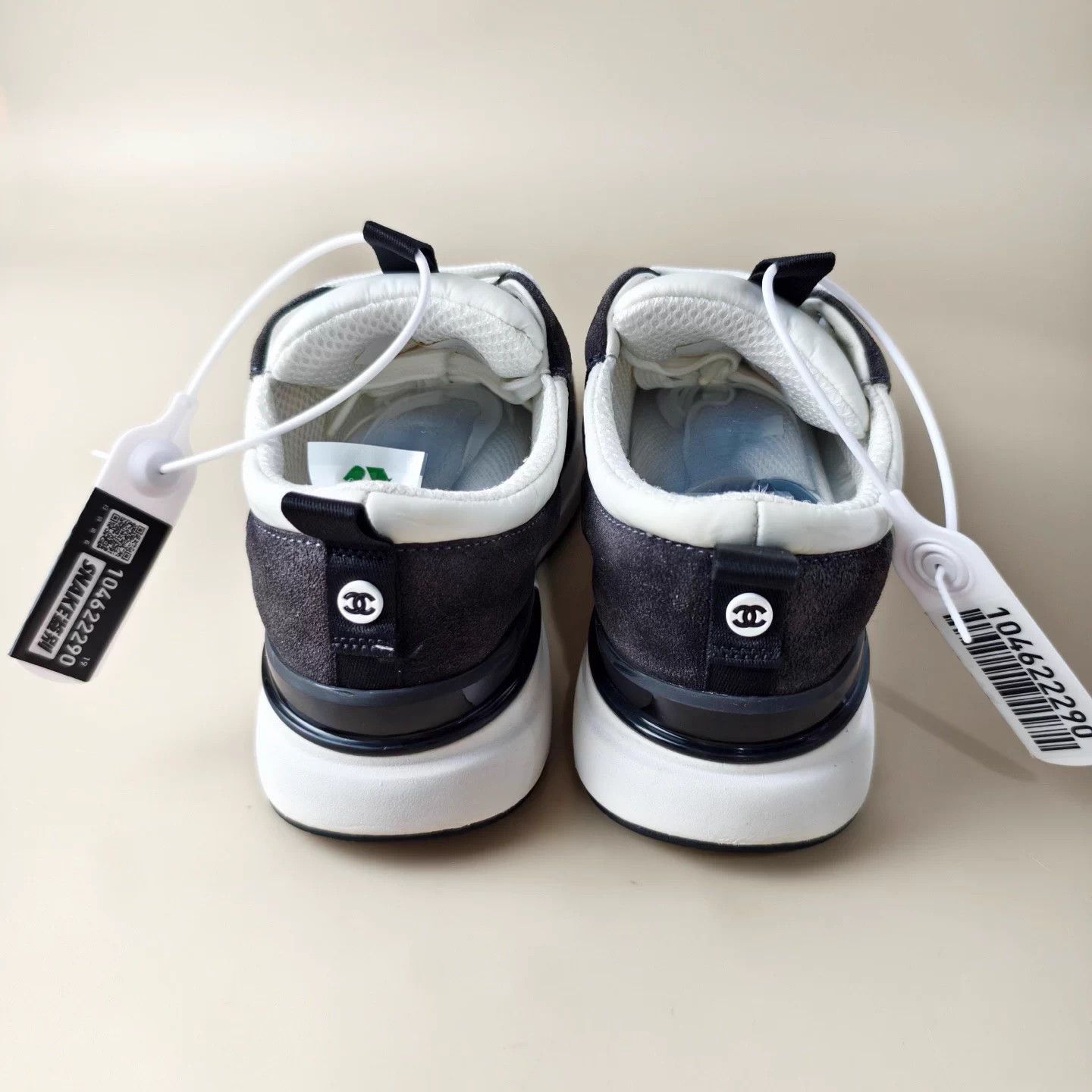 Chanel CHANEL Black & White Panda CC Sneakers EUR 37.5 Size US 7.5 / IT 37.5 - 5 Thumbnail