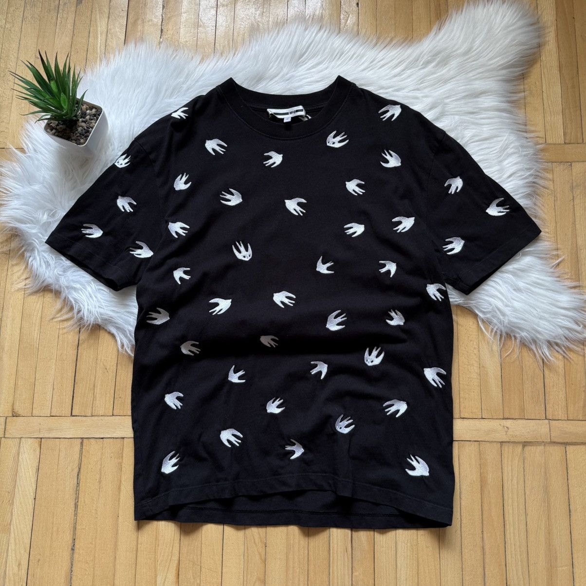Alexander McQueen 📌Alexander McQueen MCQ Swallow Monogram Logo Tee T-shirt Size US M / EU 48-50 / 2 - 1 Thumbnail