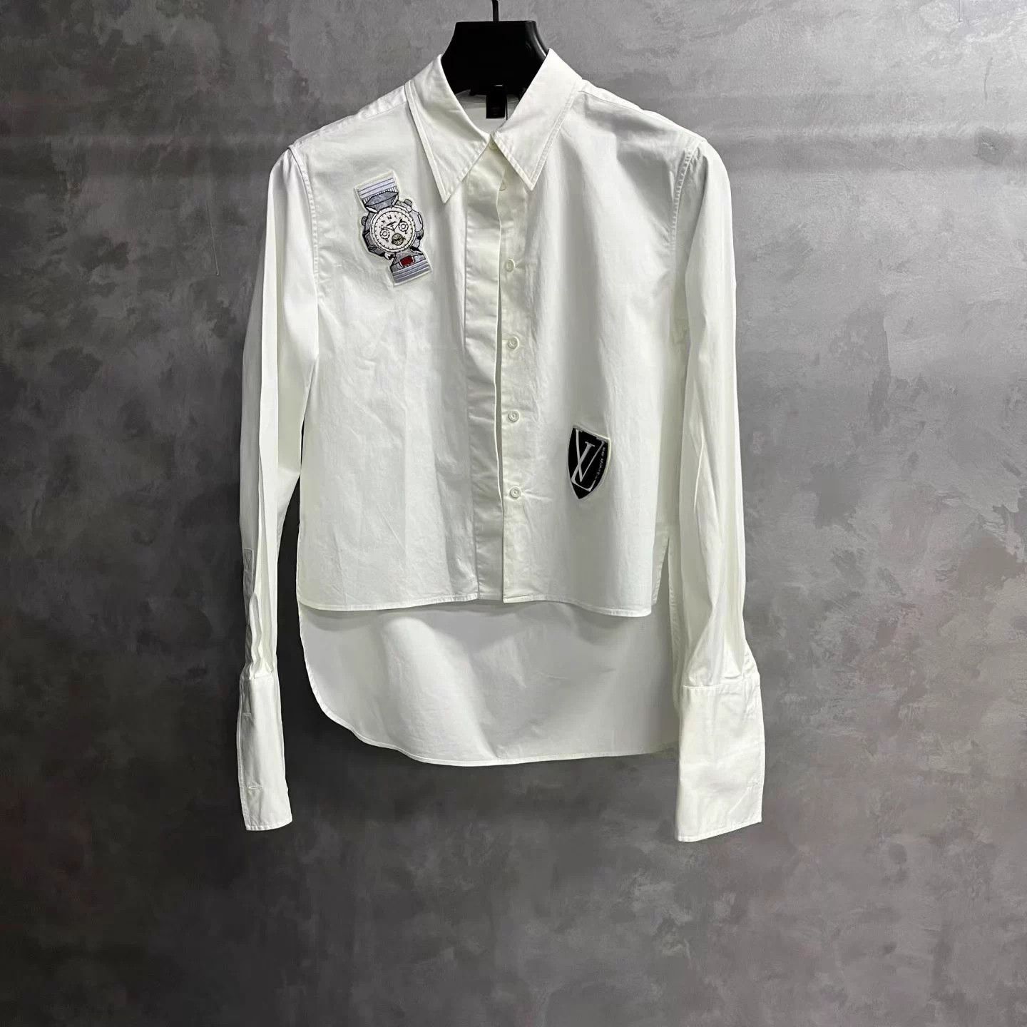 Louis Vuitton Louis Vuitton white collared longsleeve shirt 36 Size XS / US 0-2 / IT 36-38 - 1 Thumbnail