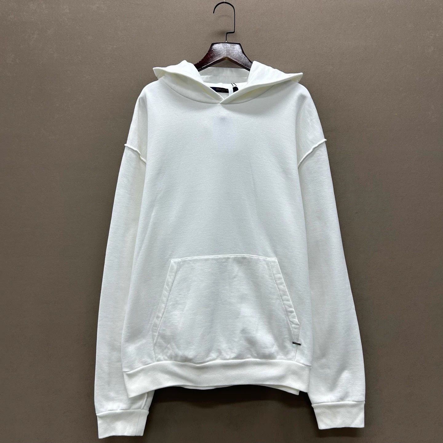 Louis Vuitton Louis Vuitton White Small Logo Hoodie XL Size US XL / EU 56 / 4 - 1 Thumbnail