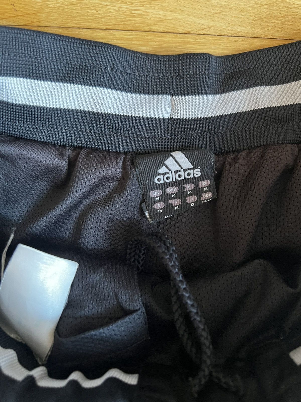 Adidas Adidas Vintage shorts size M Size US 32 / EU 48 - 4 Thumbnail