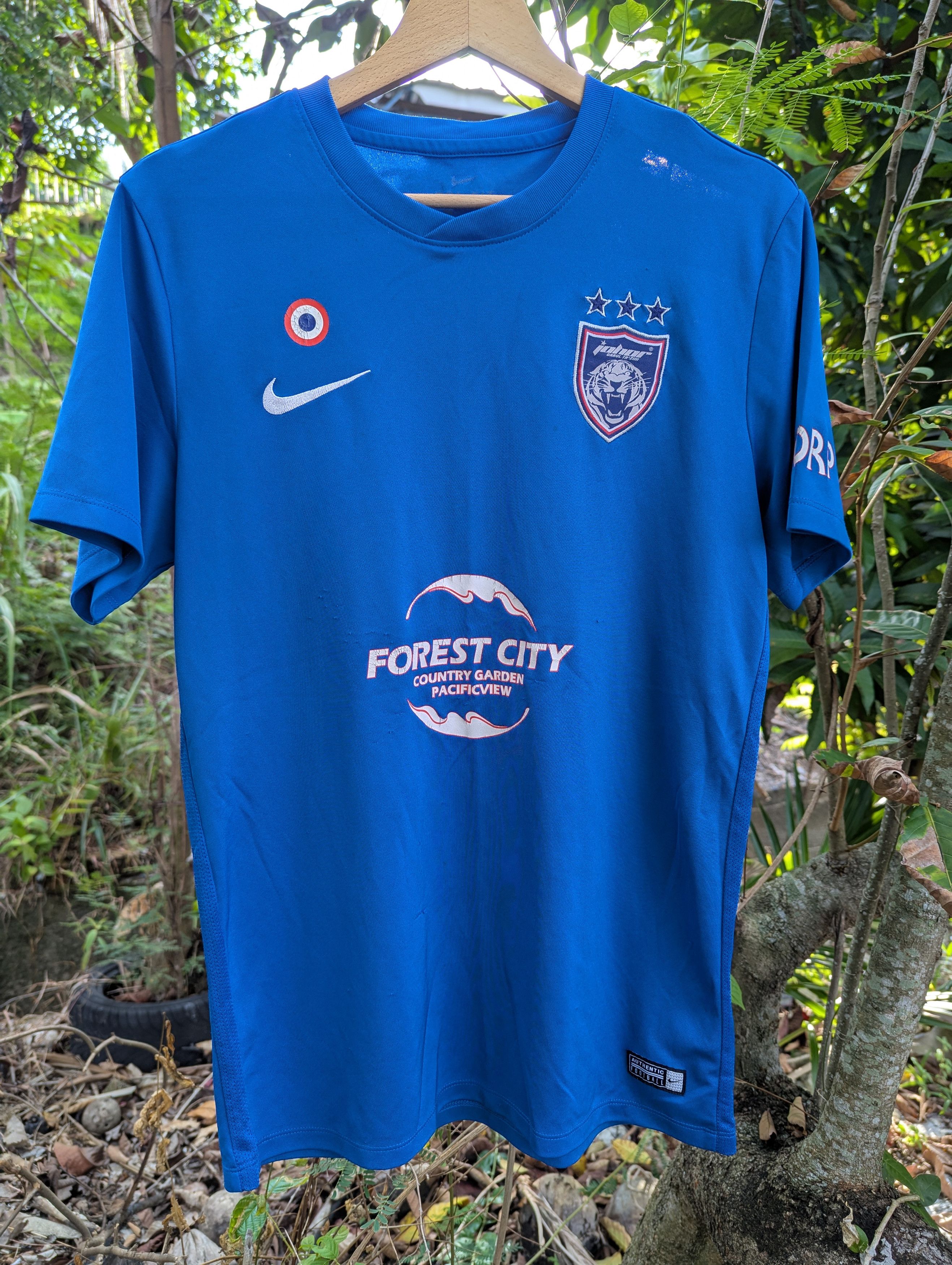 Nike NIKE JOHOR JDT 2017 FOOTBALL SHIRT JERSEY Size US M / EU 48-50 / 2 - 1 Thumbnail
