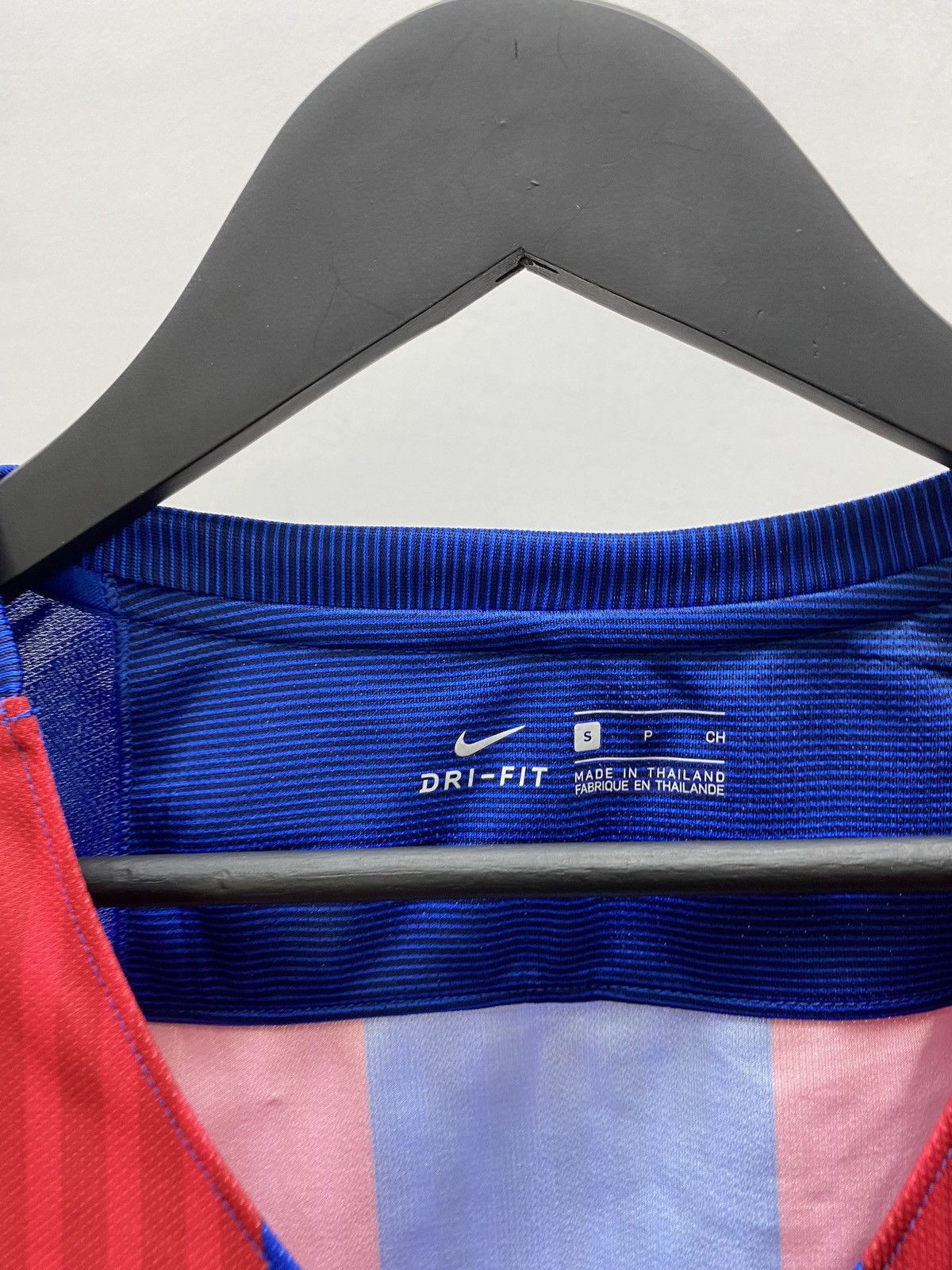 Nike Women's FC BARCELONA NIKE 2016 2017 HOME FOOTBALL Size S / US 4 / IT 40 - 10 Thumbnail