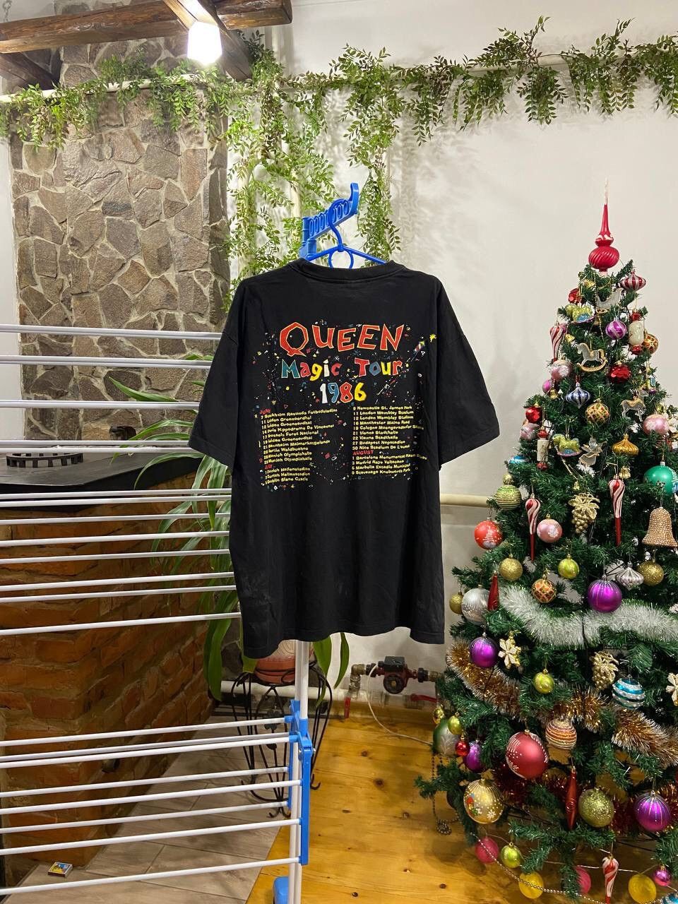 Band Tees Vintage 1986 Queen A King Of Magic All Over Print Band Tee Size US XL / EU 56 / 4 - 2 Thumbnail