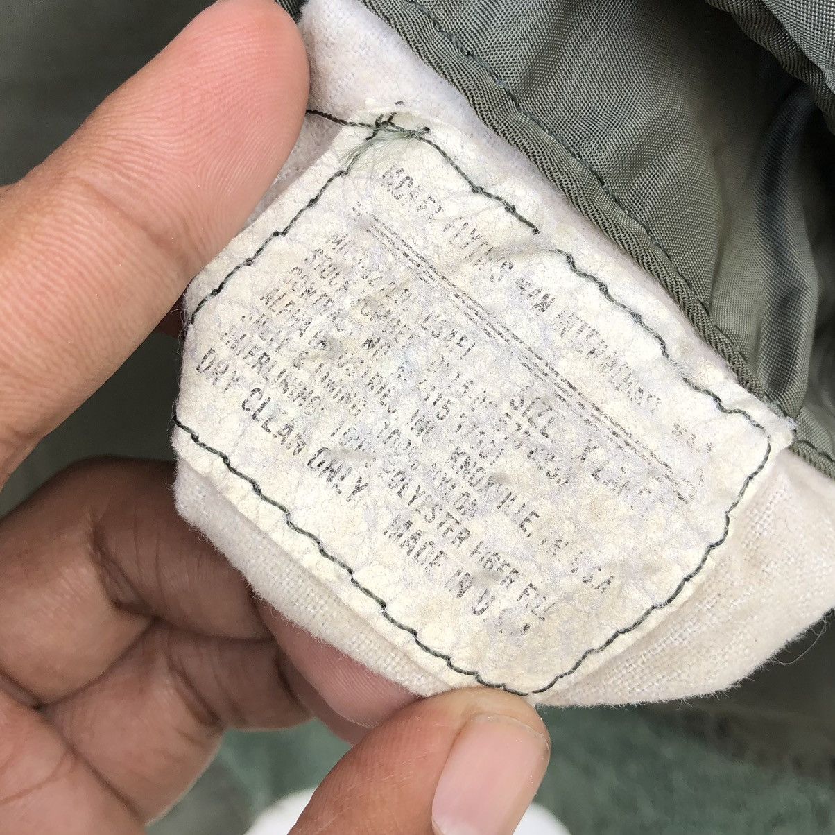 Alpha Industries Vintage Flyers Man Intermediate Ma-1 Bomber Jacket Size US XL / EU 56 / 4 - 17 Thumbnail