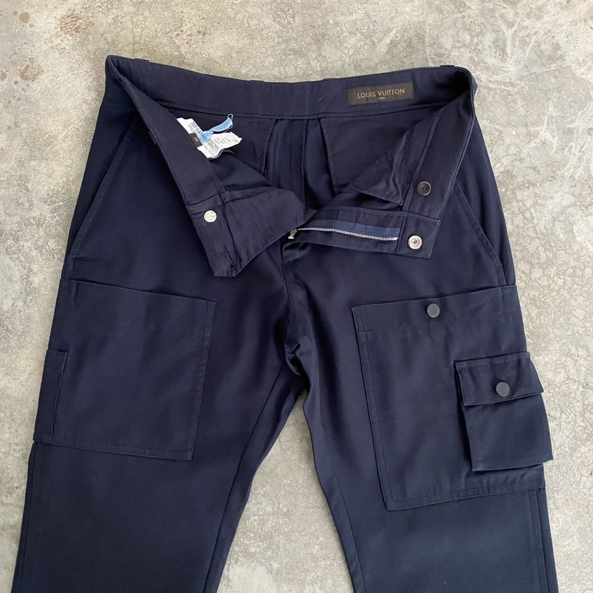 Louis Vuitton FW17 Kim Jones Era Prototype “SAMPLE” Techwear Cargo Pants Size US 33 - 1 Thumbnail