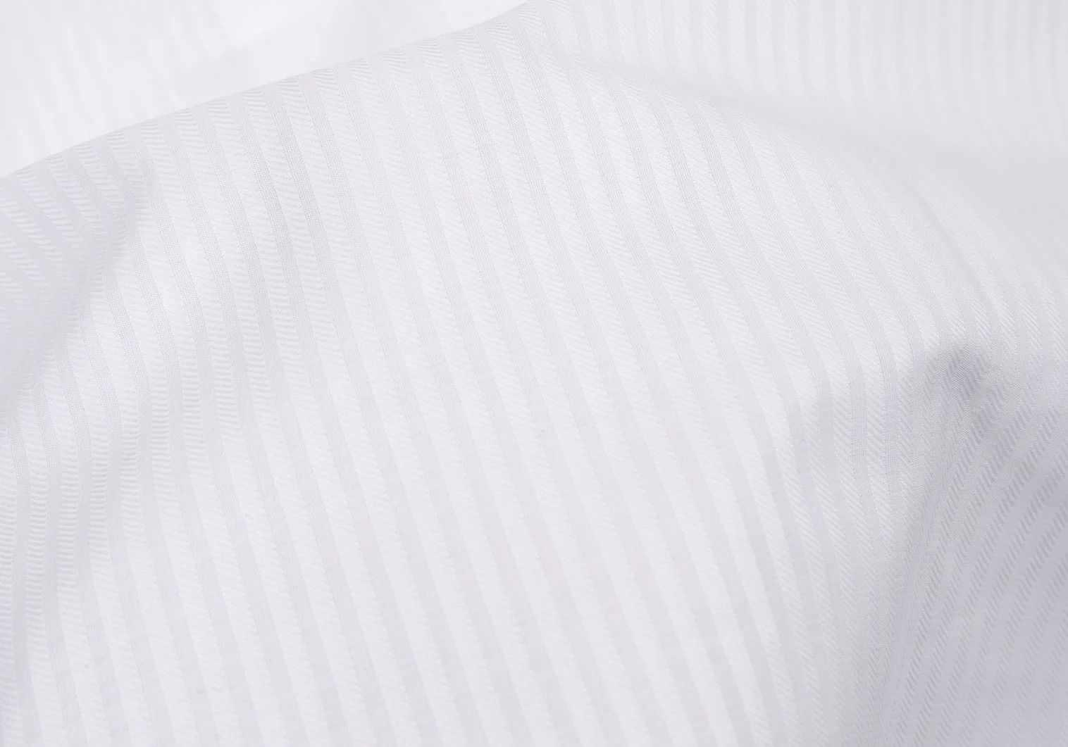 Armani Collezioni Cotton Shadow Stripe Shirt in White Size 43 Size US XXS / EU 40 - 17 Thumbnail