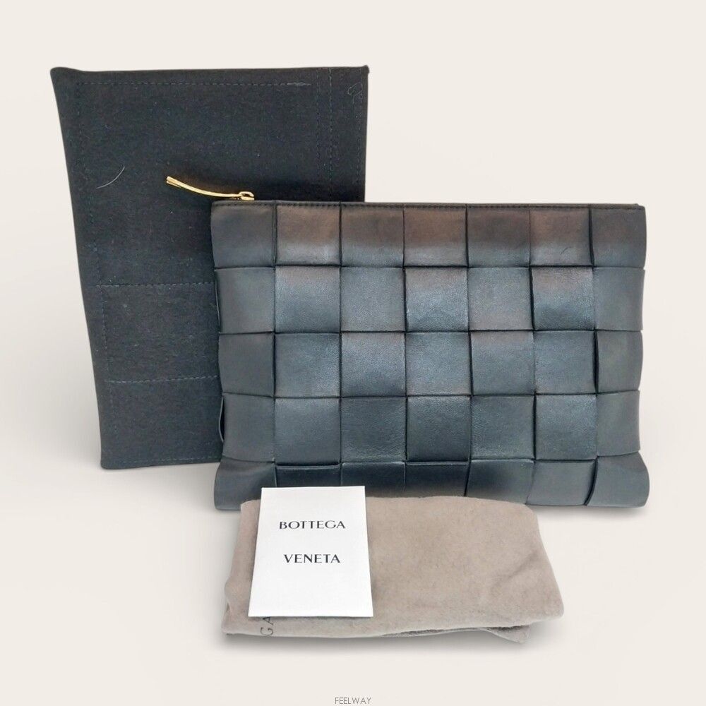 Bottega Veneta Intrecciato Cassette Medium Clutch Bag Size ONE SIZE - 1 Thumbnail