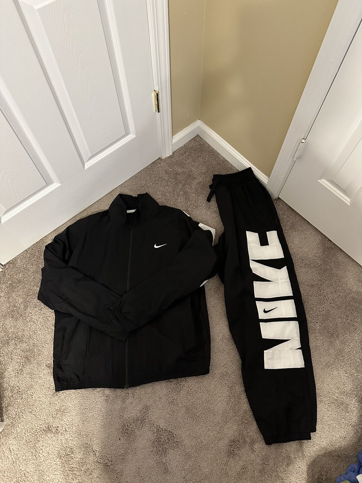 Nike Nike Track Jacket Size US L / EU 52-54 / 3 - 7 Thumbnail