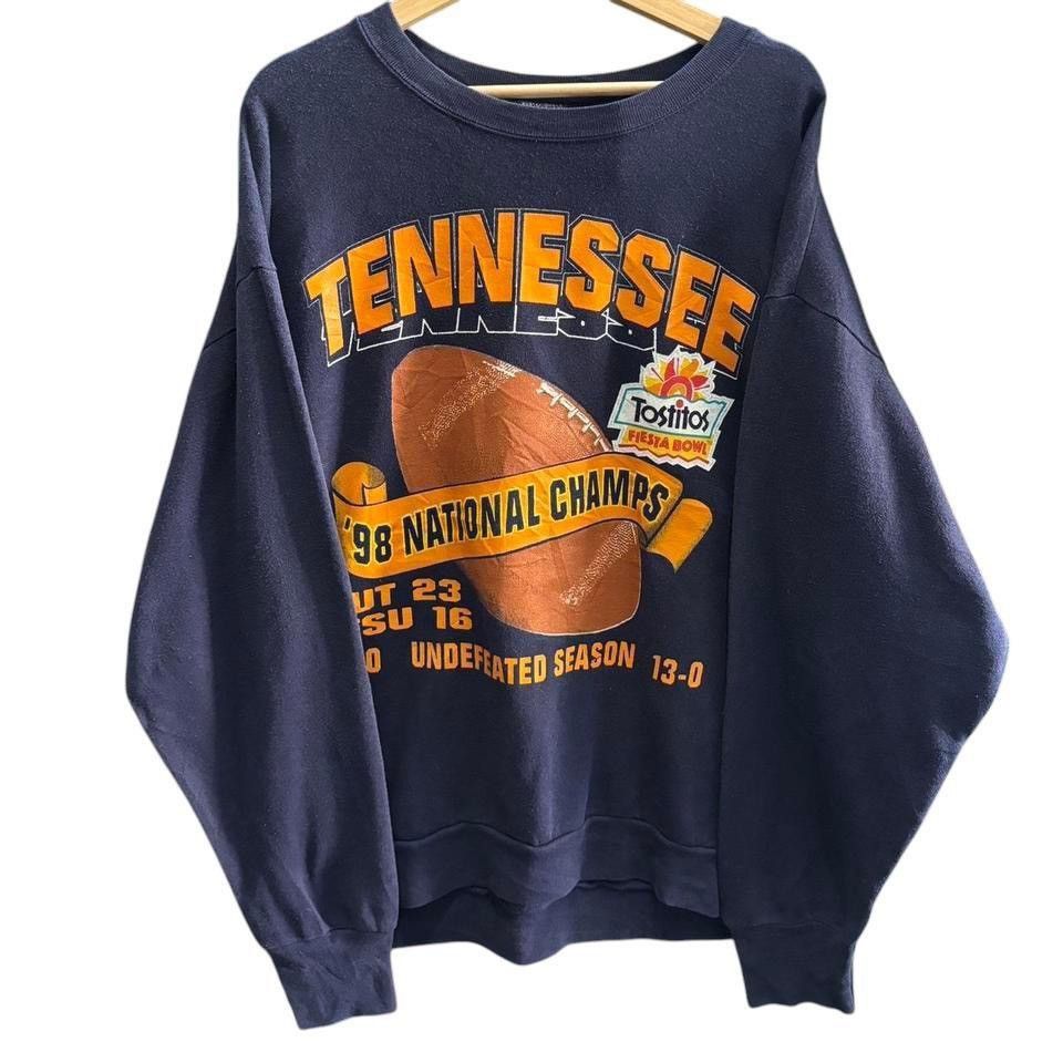NFL × Vintage Vintage Tenessee sweatshirt size: XL Size US XL / EU 56 / 4 - 1 Thumbnail