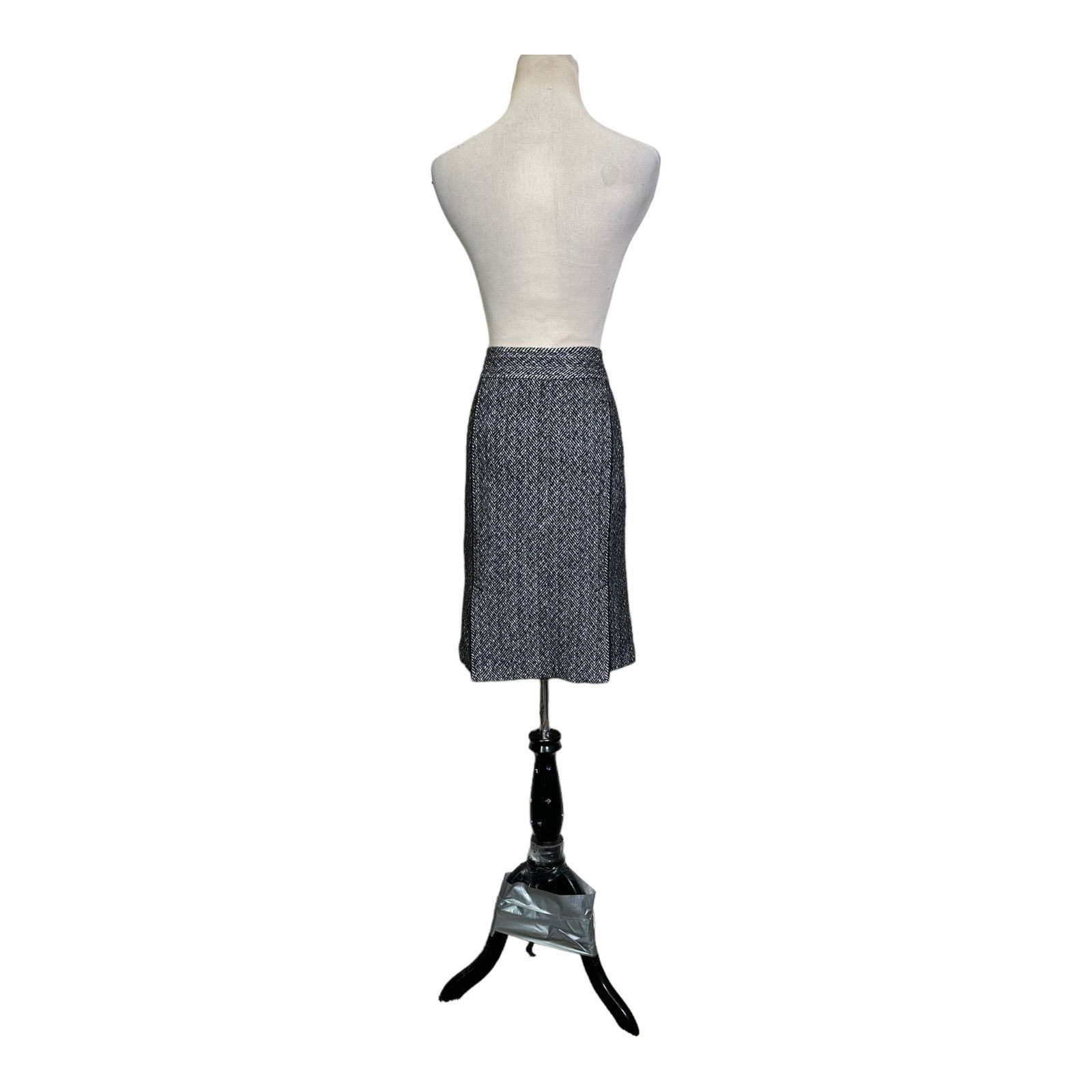 Ann Taylor Ann Taylor two tone chevron knit lined pencil skirt size 8 Size 33" - 8 Thumbnail