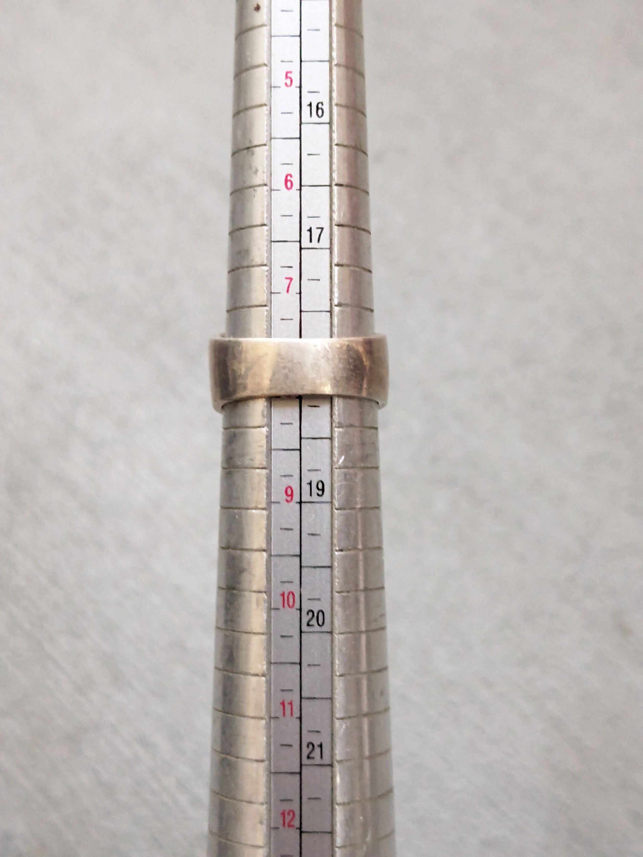 Jewelry Vintage Sterling Silver Ring 8.25 Modern Contemporary CZ Size ONE SIZE - 14 Thumbnail