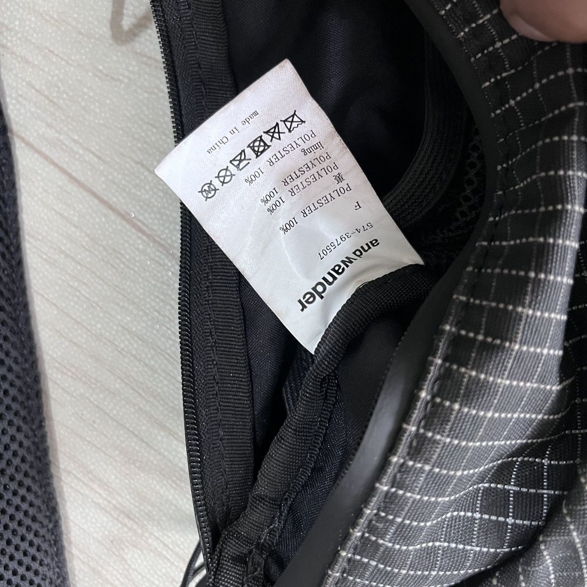 And Wander Sacoche slingbag reflective