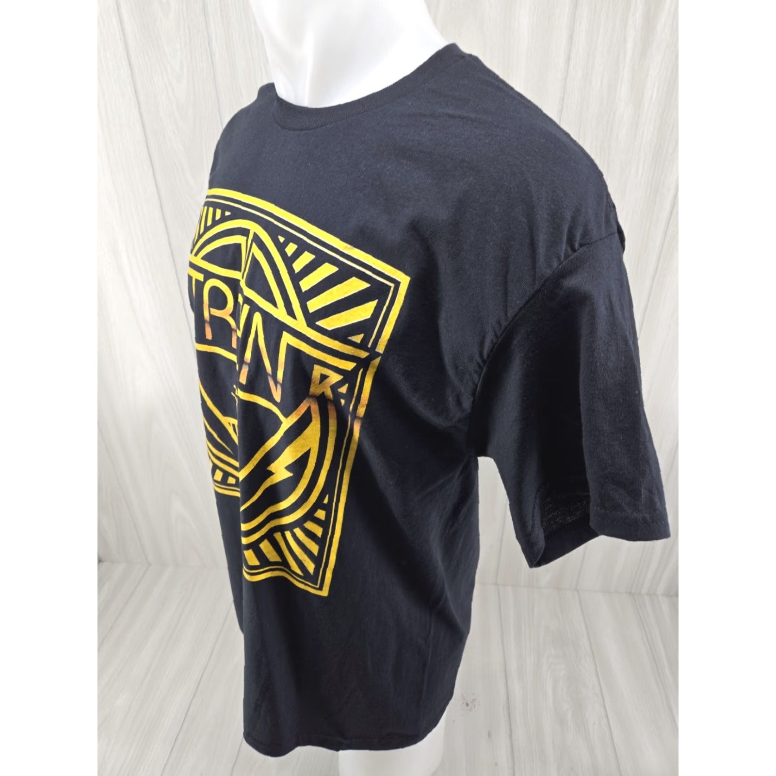 Gildan VINTAGE Train 2023 Tour Gildan Short Sleeve Shirt Black Yellow Mens L Hole Shirt Band 90s Womens? Size US L / EU 52-54 / 3 - 5 Thumbnail