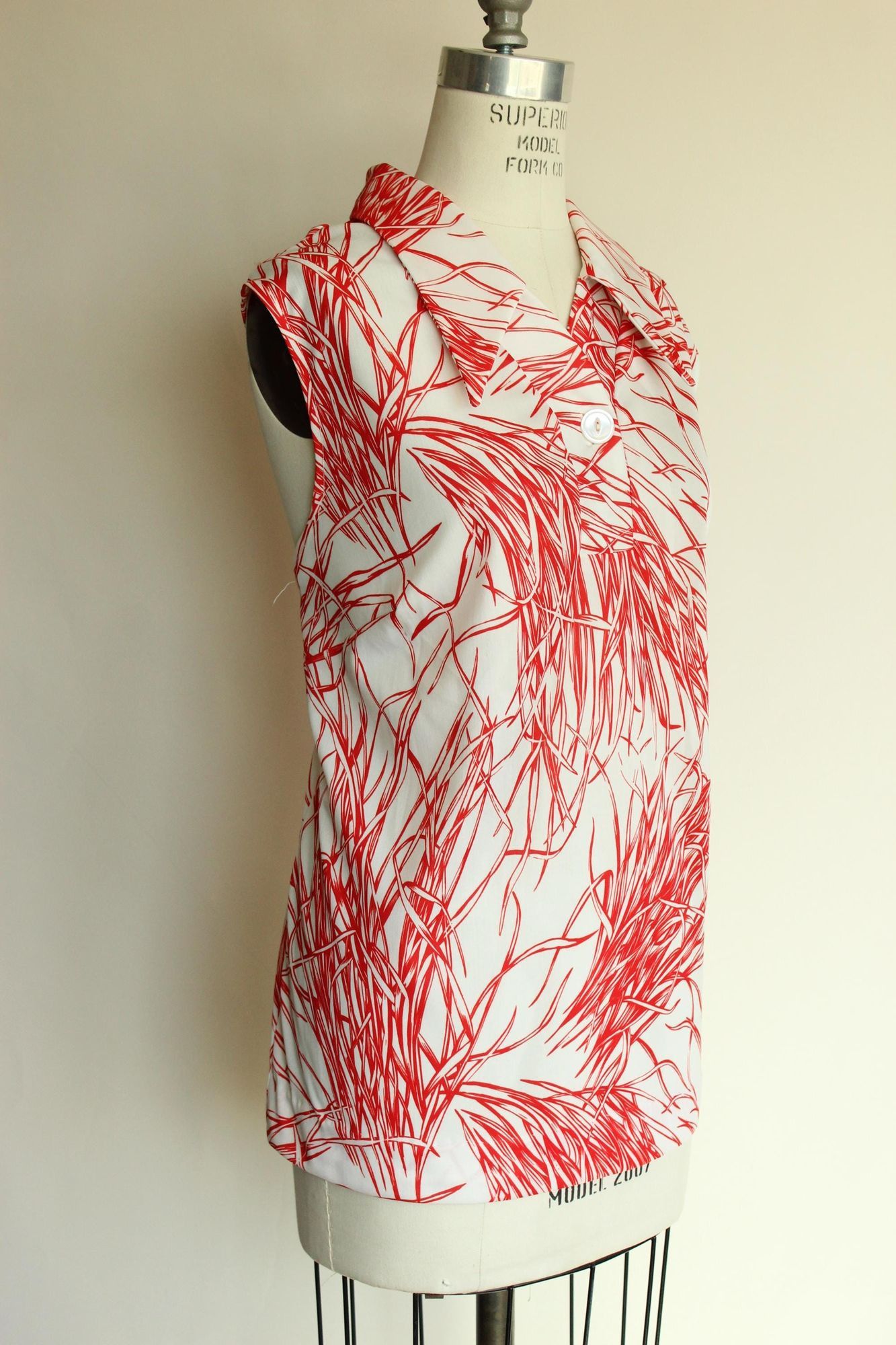 Vintage Vintage 1970s Top, Red and White Dagger Collar Botanical Pr Size XXL / US 16-18 / IT 52-54 - 5 Thumbnail