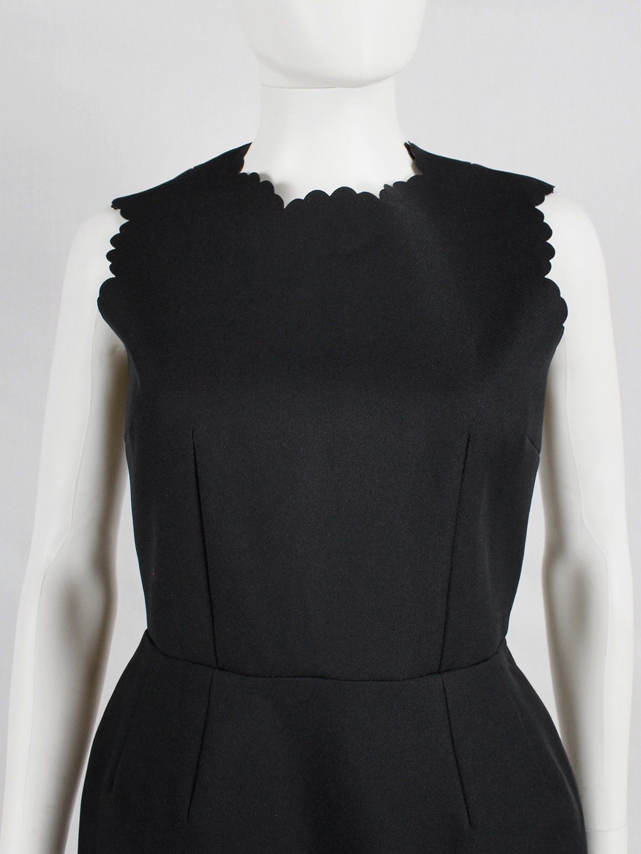 Comme des Garcons CDG BLACK DRESS WITH SCALLOPED EDGES & WIDER HIPS SPRING 99 Size M / US 6-8 / IT 42-44 - 3 Thumbnail