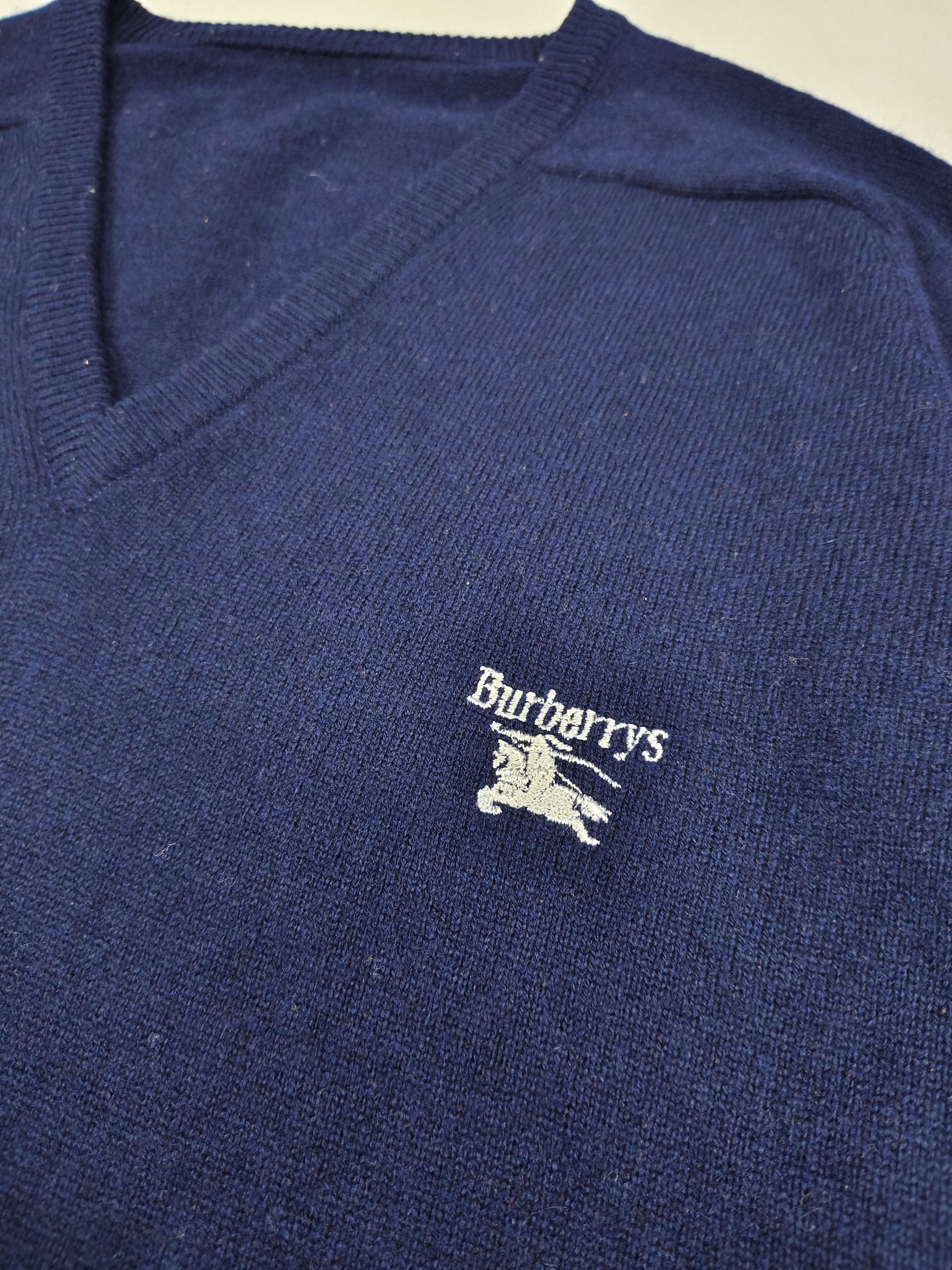 Burberry 90s Burberrys- Archive Embroidered Logo VNeck Lambswool Knit Size US M / EU 48-50 / 2 - 5 Thumbnail