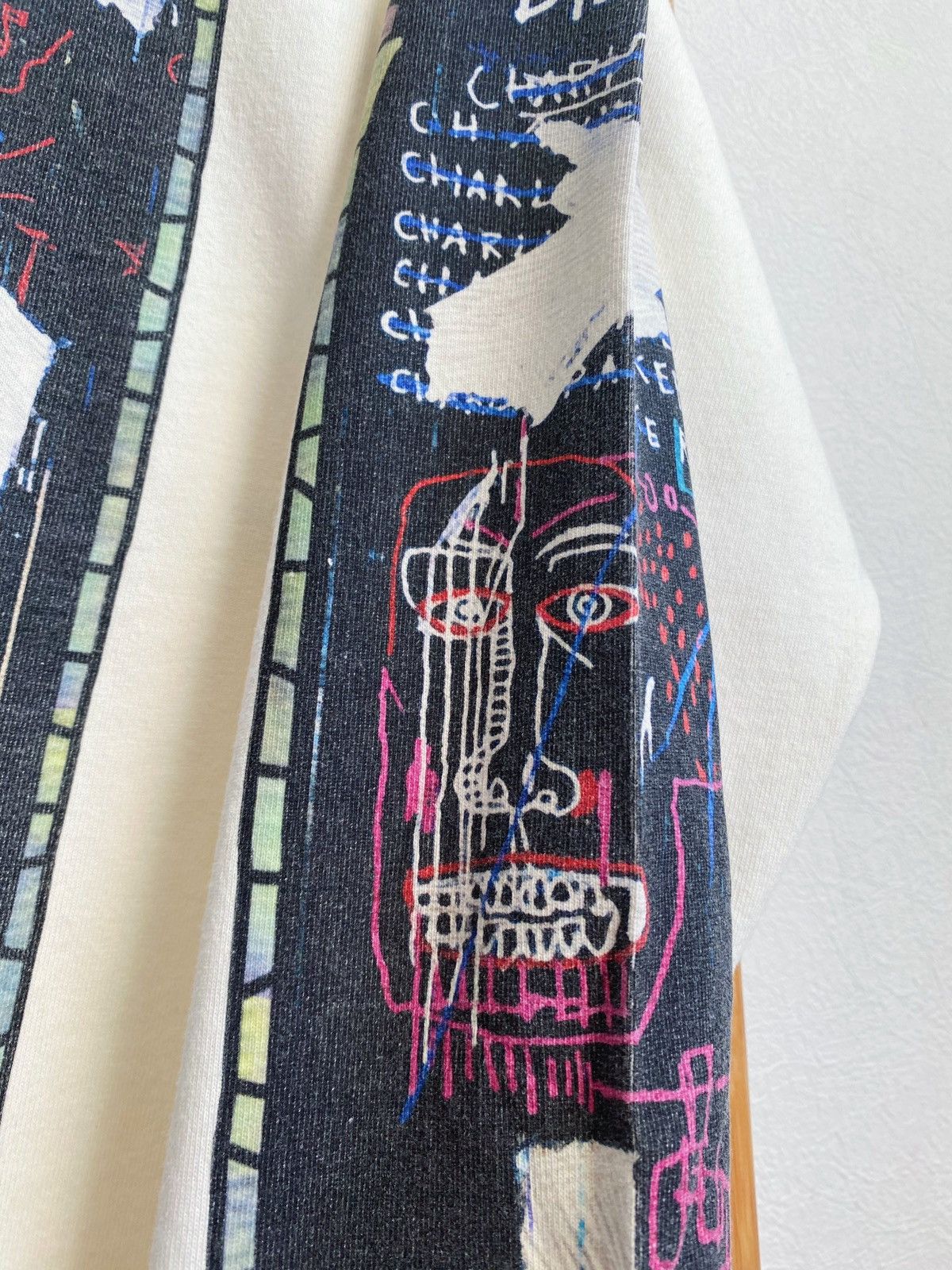 H&M × Jean-Michel Basquiat × Who Decides War WHO DECIDES WAR x BASQUIAT x H&M LONG SLEEVE RELAXED T-SHIRT Size US S / EU 44-46 / 1 - 10 Thumbnail