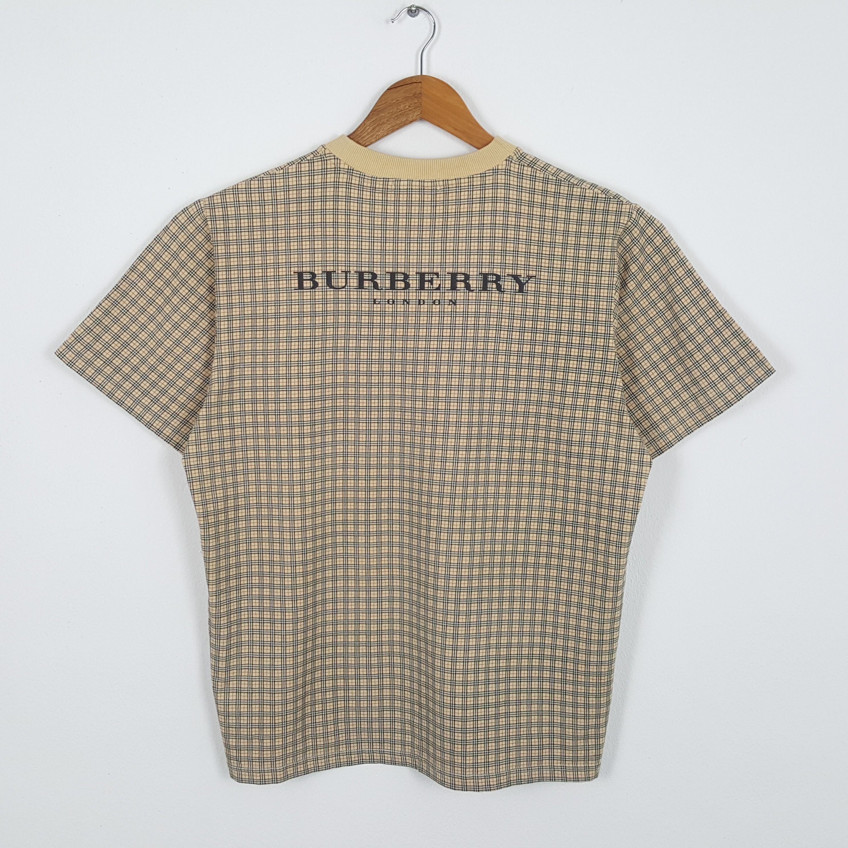 Vintage BURBERRY LONDON Spellout Nova Check Design T-Shirts