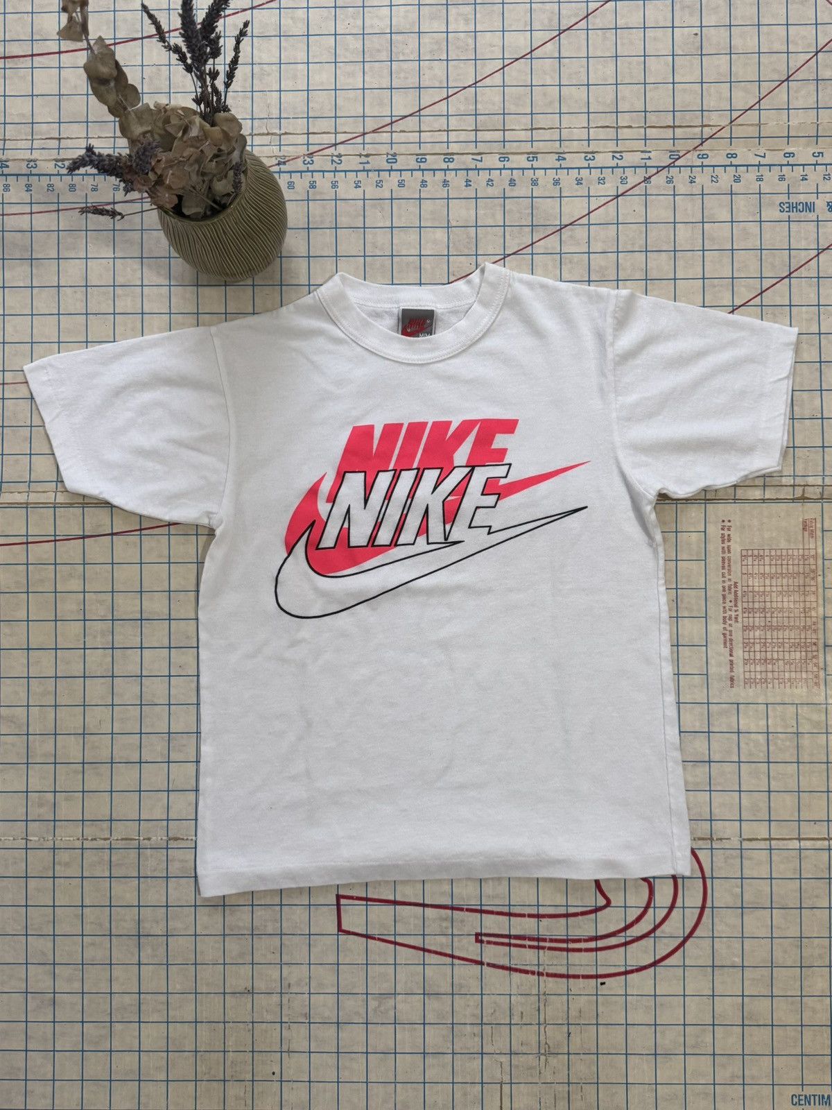 Nike × Vintage Vintage 80’s Nike Graphics Tee White Women’s Medium Size M / US 6-8 / IT 42-44 - 2 Thumbnail