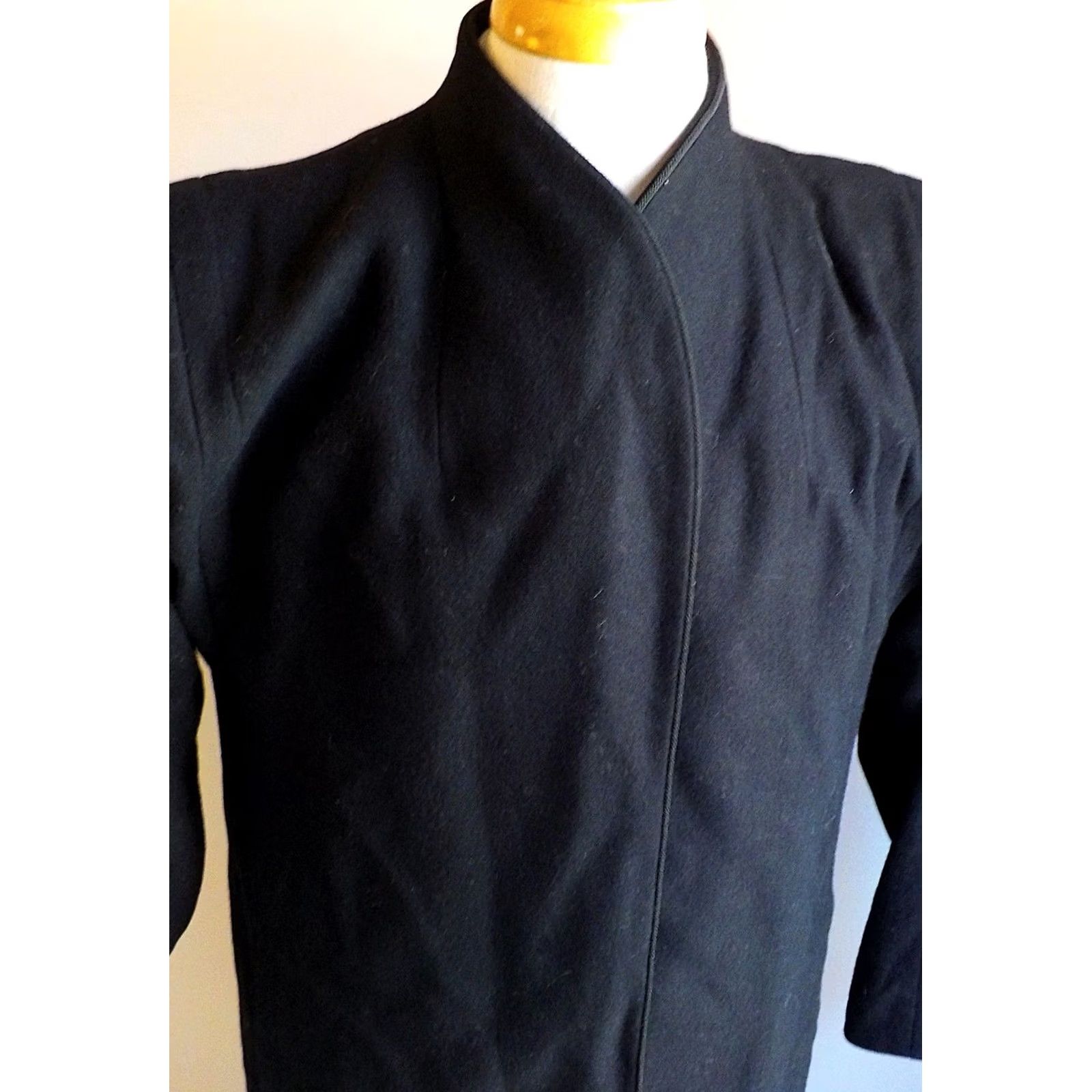 I. Magnin VINTAGE Fleurette of California I. Magnin Cashmere Overcoat Black Size:10 Womens Coat Medium? Size L / US 10 / IT 46 - 2 Thumbnail