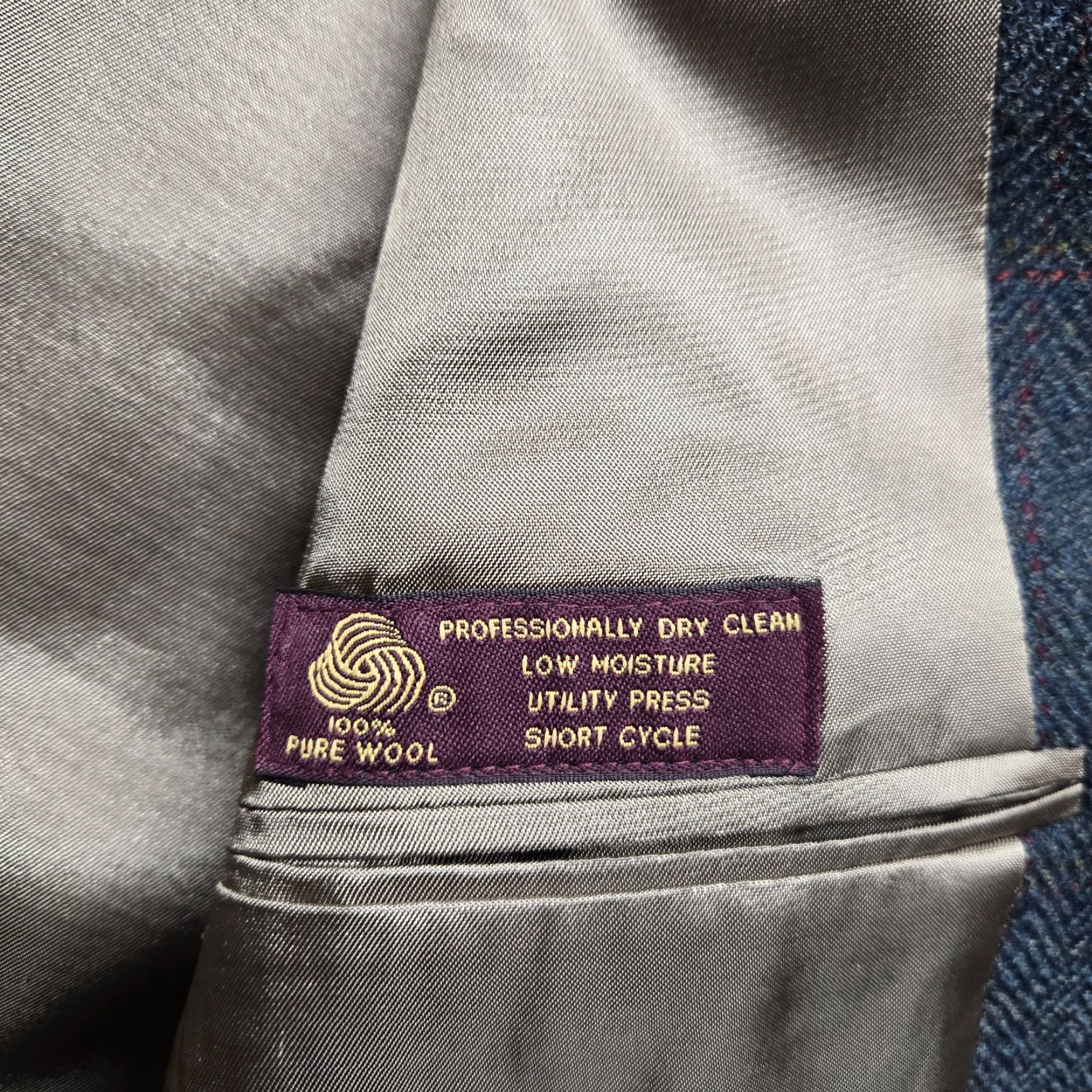 Jos. A. Bank Jos. A. Bank Blazer / Suit Jacket Gray Long 42L Men’s Tweed Button Closure Size 42R - 5 Thumbnail