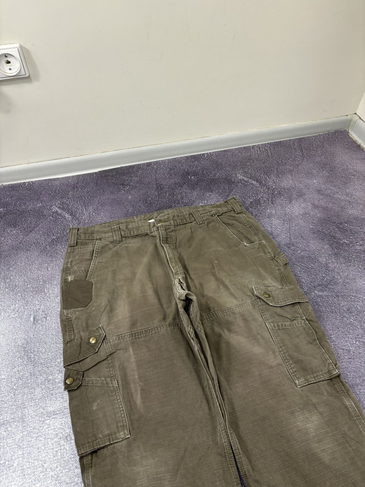 Carhartt Vintage Carhartt Y2K Khaki Workwear Hype Baggy Cargo Pants Size US 40 / EU 56 - 13 Thumbnail