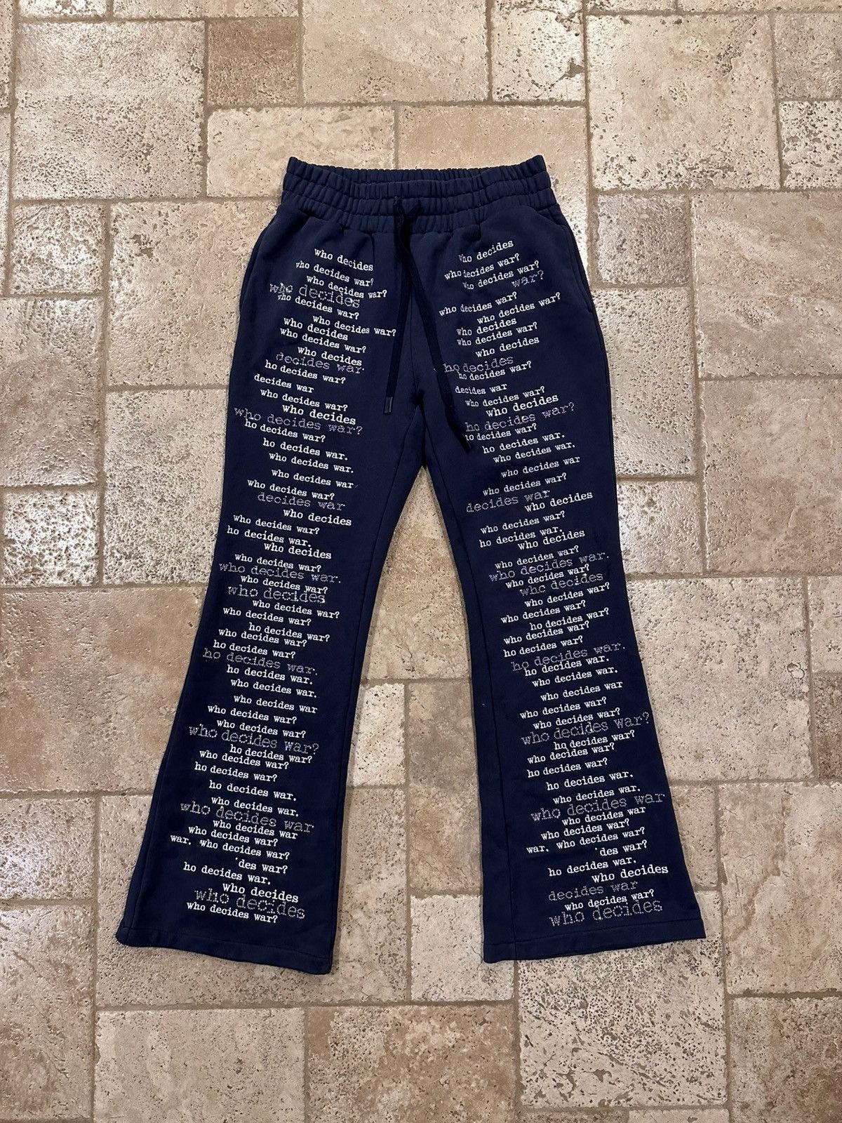 Who Decides War Who Decides War WDW Flared Scripture Dark Blue Sweatpants Size US 34 / EU 50 - 5 Thumbnail