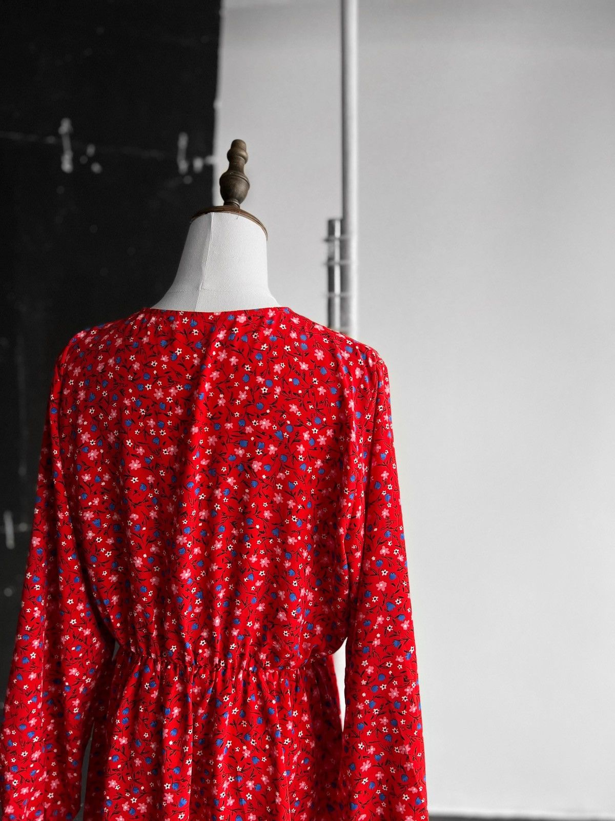 Designer × Zara Zara Womens Red Floral Pattern Flare Fit V-Neck Short Dress Size L / US 10 / IT 46 - 4 Thumbnail