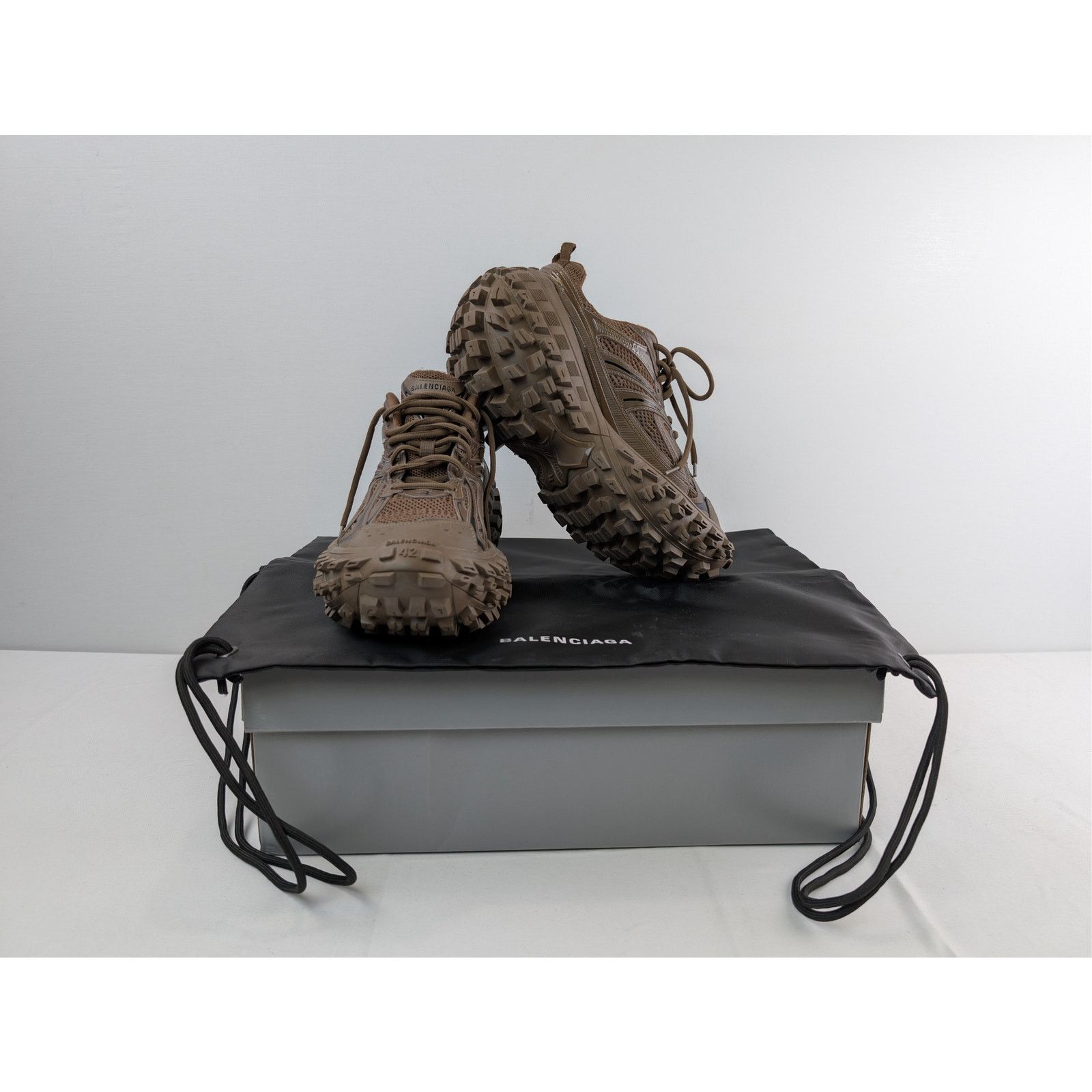 Balenciaga o1rshd1 Monocolor Bouncer Light Worn Out Sneakers in Brown Size US 9 / EU 42 - 18 Thumbnail
