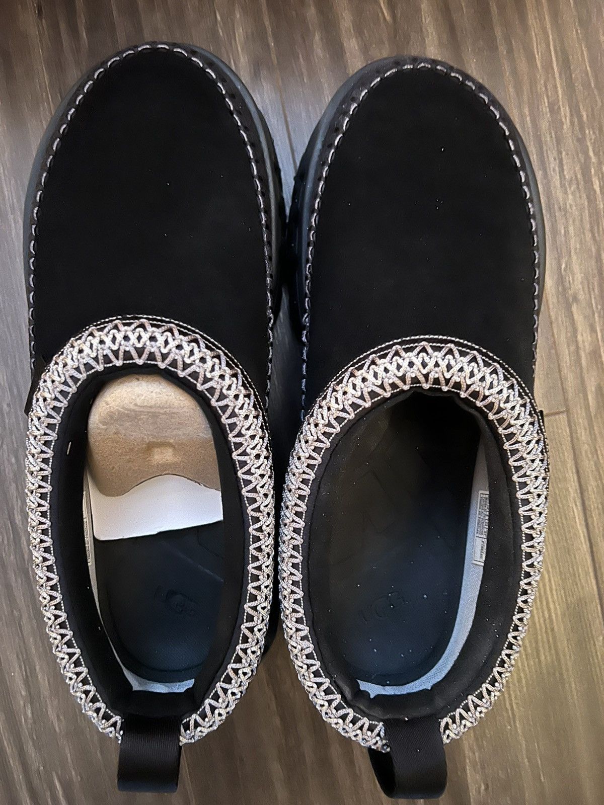 Ugg Ugg Venture Daze Black US M9/W10 Size US 9 / EU 42 - 1 Thumbnail