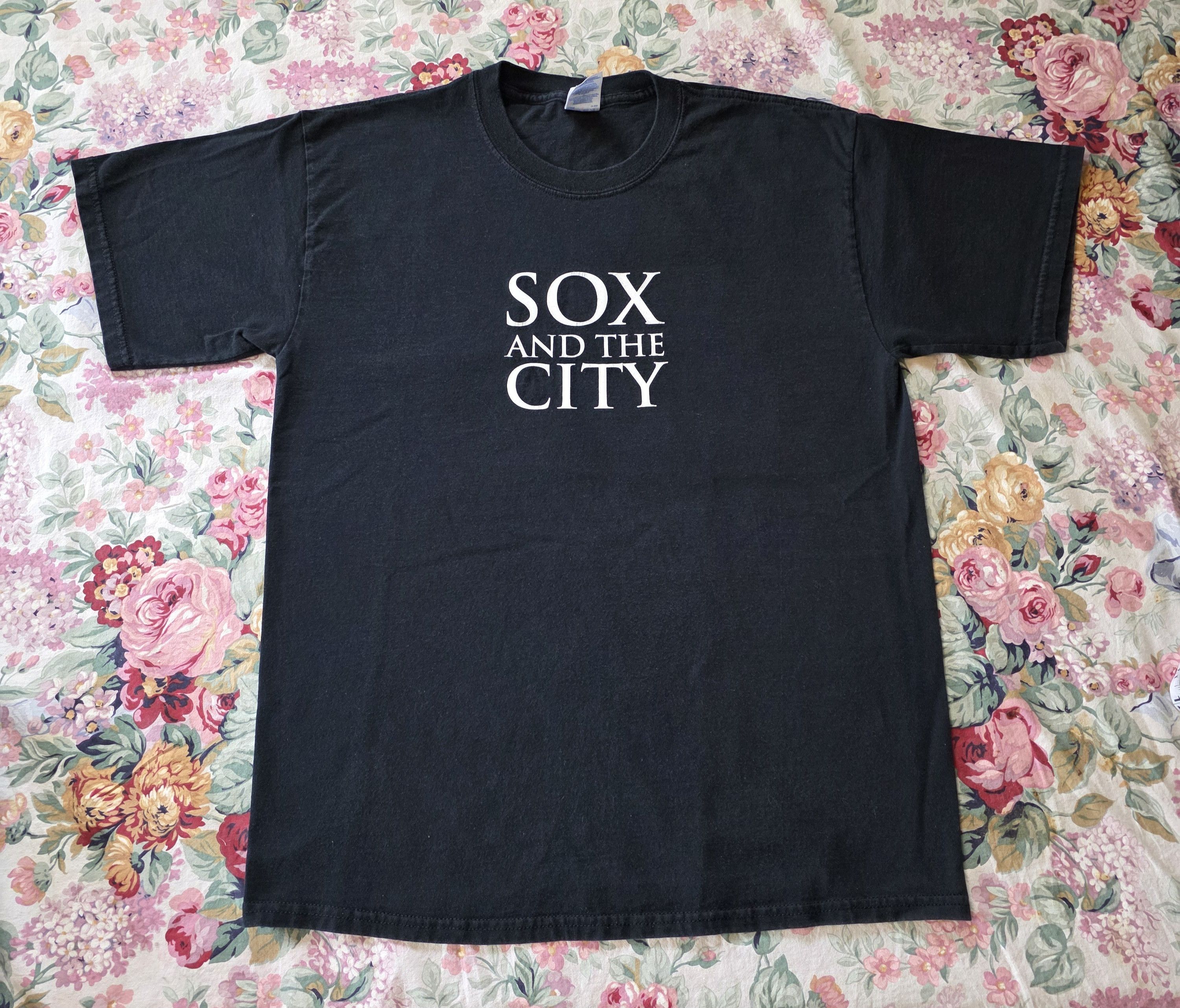 トップス 00s anvil SEX AND THE CITY tee movie Sex And The City HBO T shirt Vintage Graphic Black Crew Neck