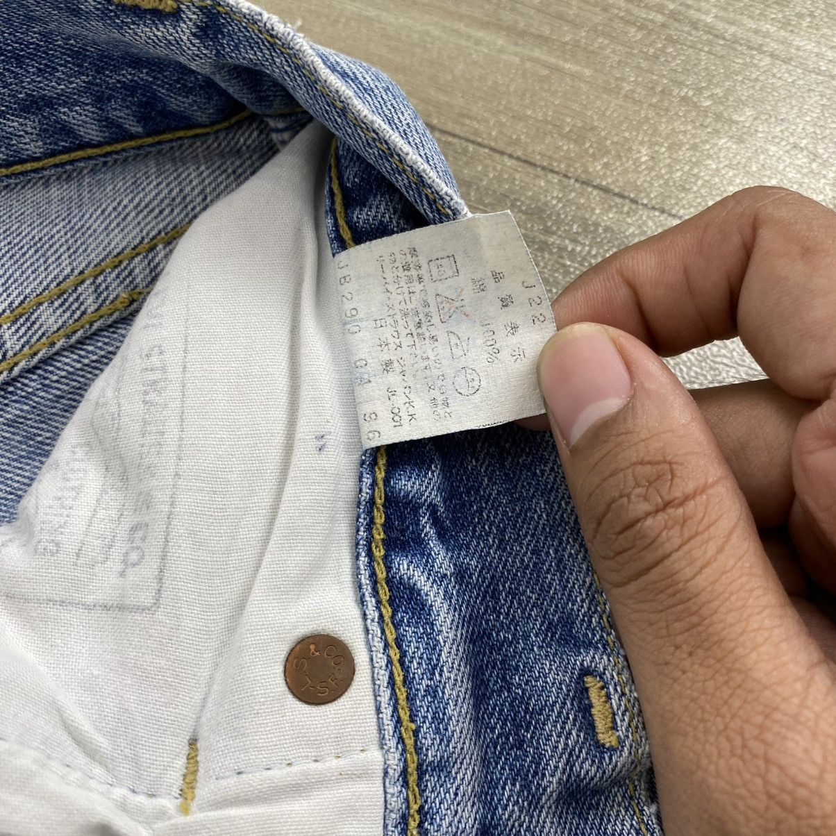 Levi's Vintage Clothing 🇯🇵 1990s Vintage Levis 702xx Selvedge Buckle Back Faded Jeans Size US 30 / EU 46 - 9 Thumbnail