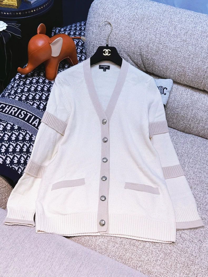 Chanel Chanel Step on the globe series white long-sleeved knitwea Size XXS / US 00 / IT 34 - 1 Thumbnail