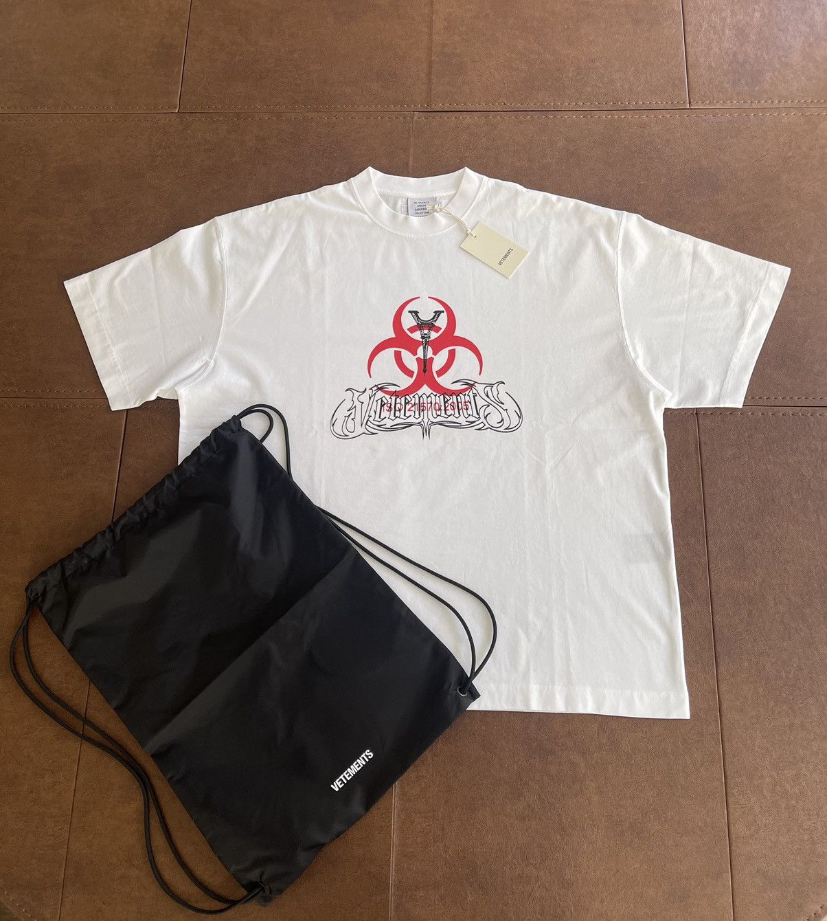 Vetements Las Vegas Edition 1 of 1 Custom ComplexCon Exclusive T-Shirt Size US L / EU 52-54 / 3 - 1 Thumbnail