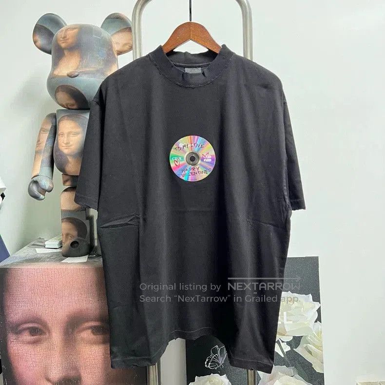 Balenciaga Balenciaga CD Print Short Sleeve Tee. Size US L / EU 52-54 / 3 - 1 Thumbnail
