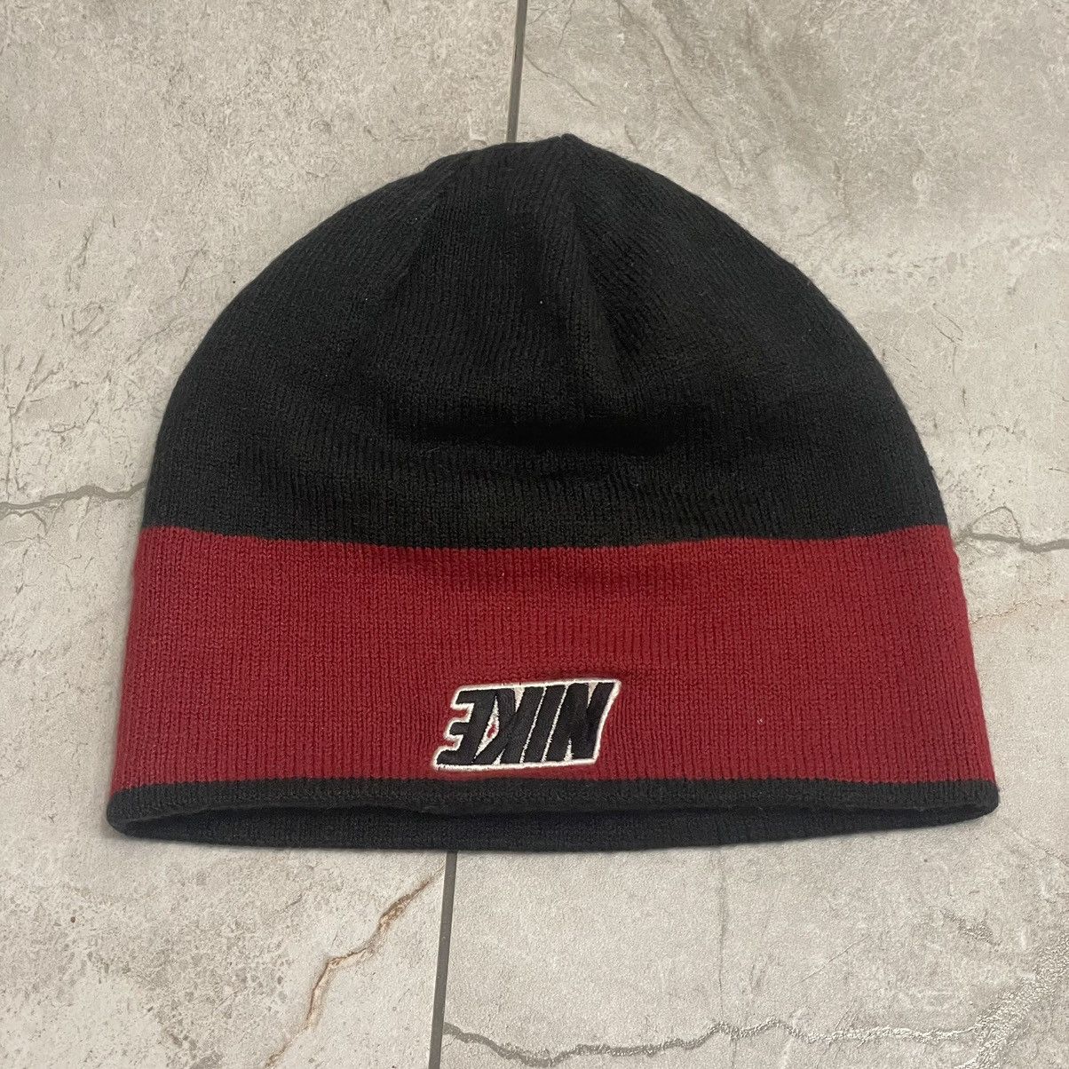 Nike Nike Double side beanie hat y2k black and red Size ONE SIZE - 3 Thumbnail