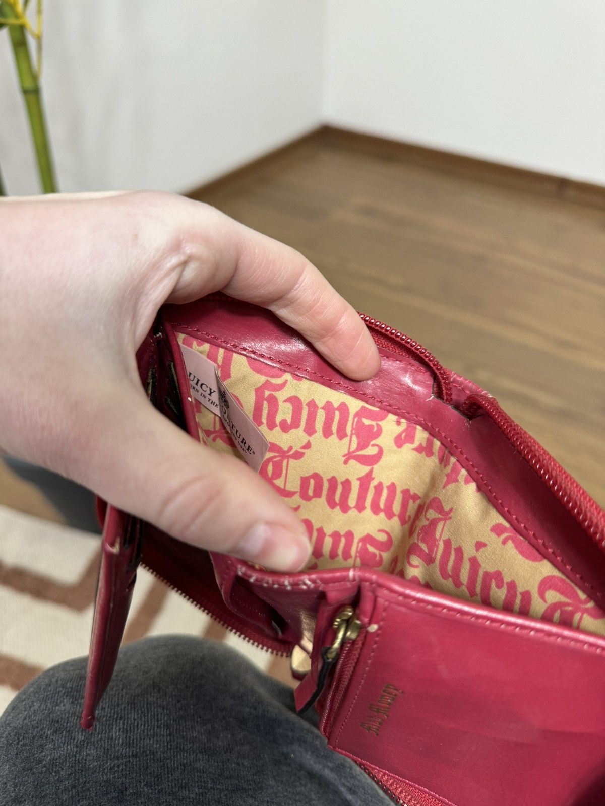 Juicy Couture VINTAGE JUICY COUTURE PLUSH COIN POUCH WALLET Size ONE SIZE - 7 Thumbnail