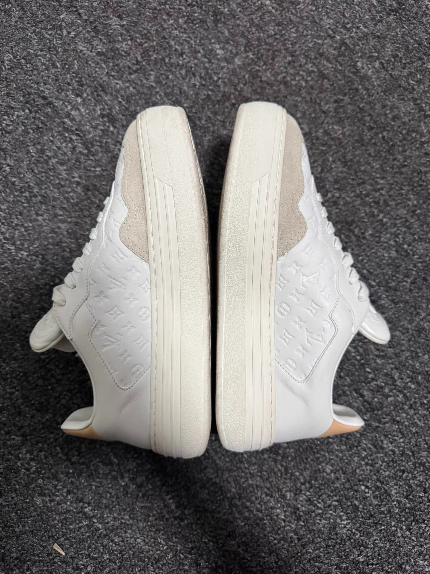 Louis Vuitton LV Groovy Debossed Calfskin Low-Top Sneakers K13 Size US 6.5 / IT 36.5 - 3 Thumbnail