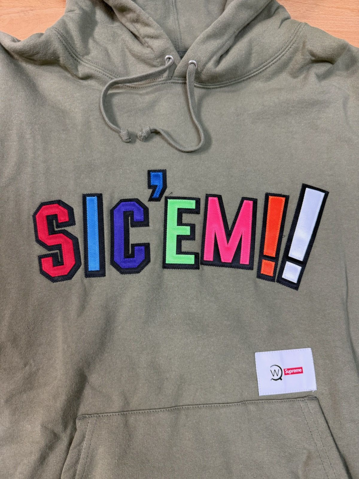 Supreme Supreme WTAPS Sic’em! Hoodie Olive Large FW21 Size US L / EU 52-54 / 3 - 3 Thumbnail