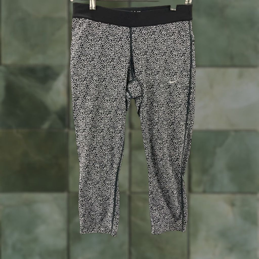 Nike Nike Dri-FIT Leggings Women M Black/White Animal Print Cheetah - Athletic Activewear Skinny Compression Women's Sportswear 90s Theme not specified Size 32" / US 10 / IT 46 - 1 Thumbnail