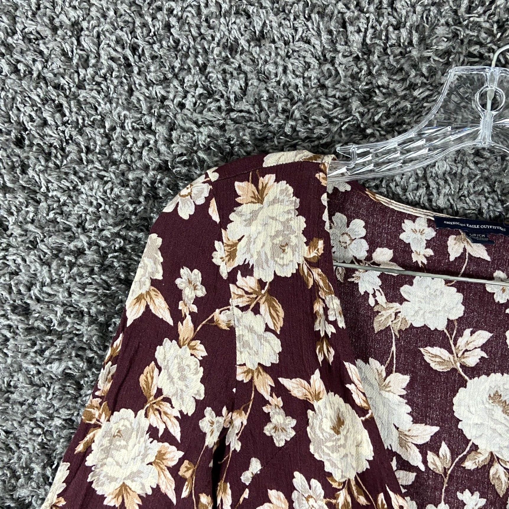 American Eagle Outfitters American Eagle Bohemian Floral Bell Sleeve Blouse Women's Small Red Size S / US 4 / IT 40 - 6 Thumbnail